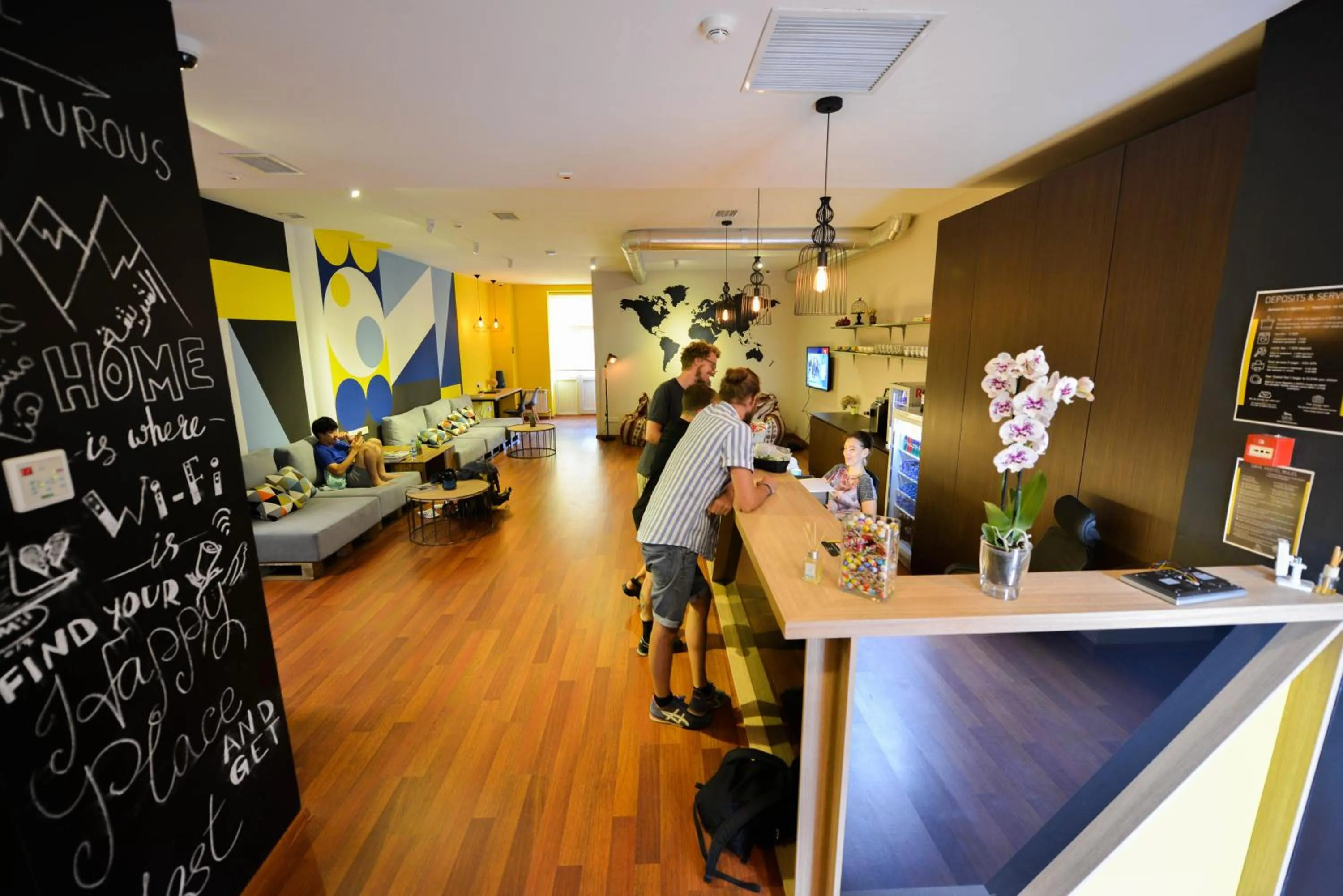 Communal lounge/ TV room in SAHIL Hostel & Hotel