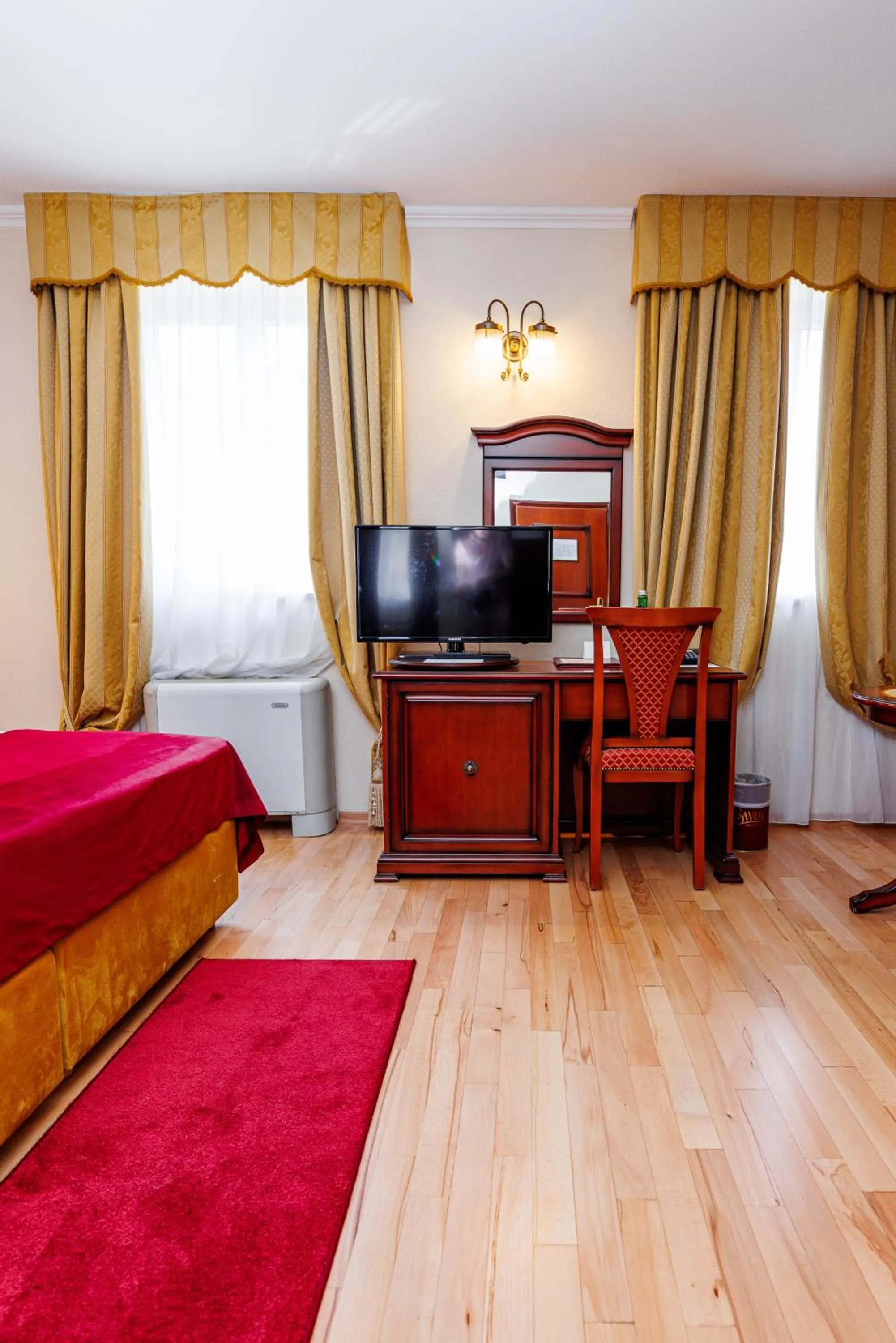 TV and multimedia, Bed in Hotel Savoy