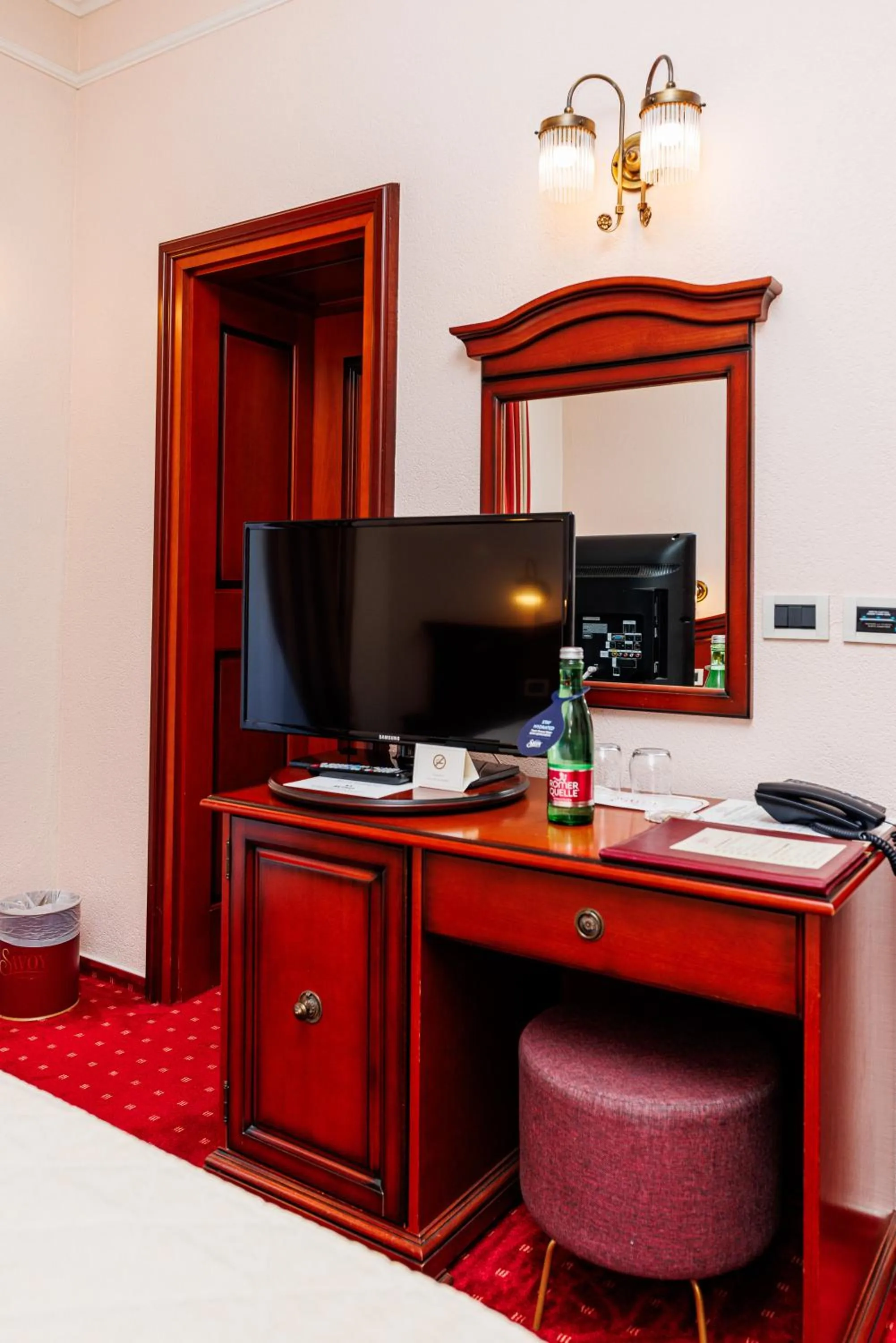 TV and multimedia in Hotel Savoy