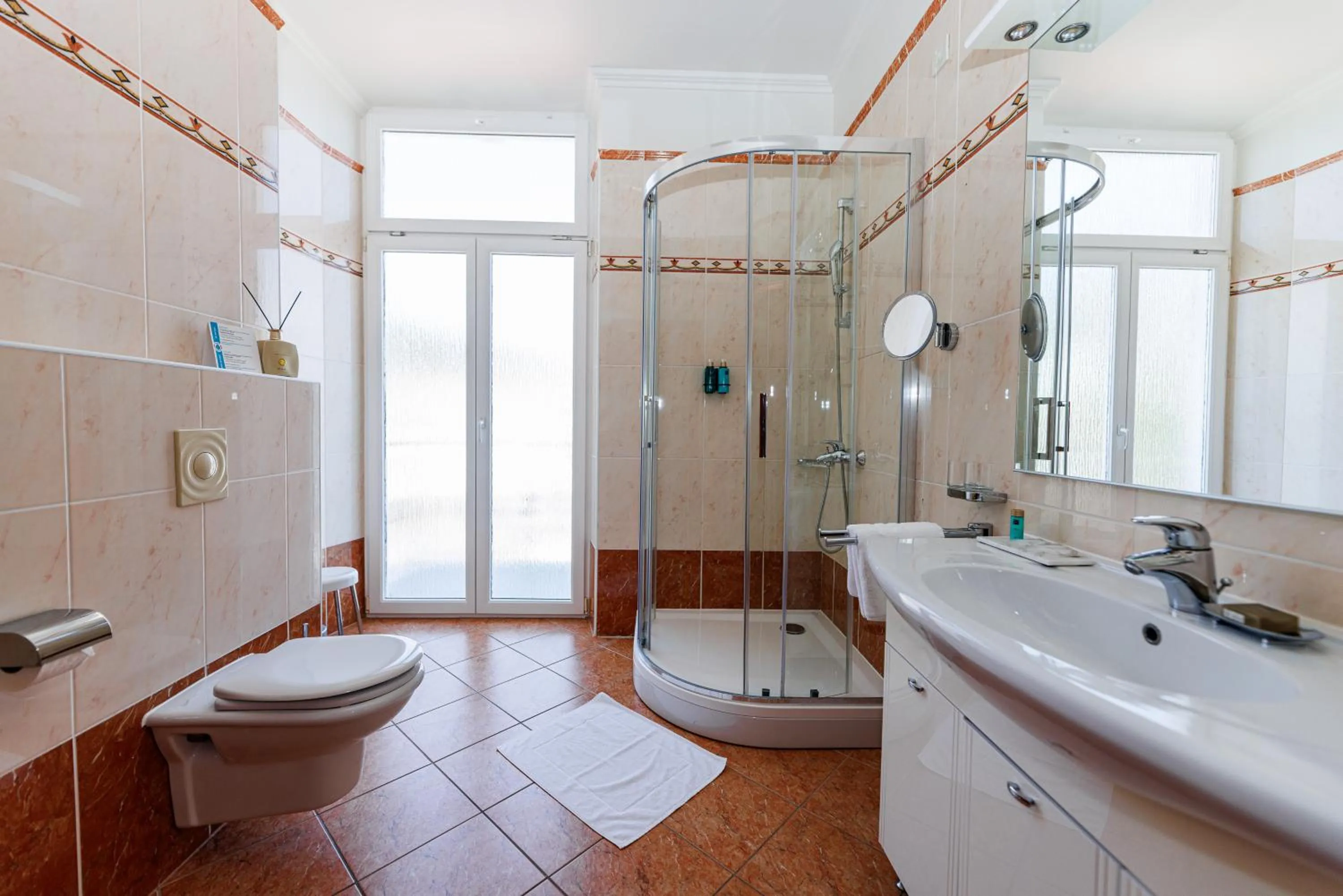 Shower in Hotel Savoy