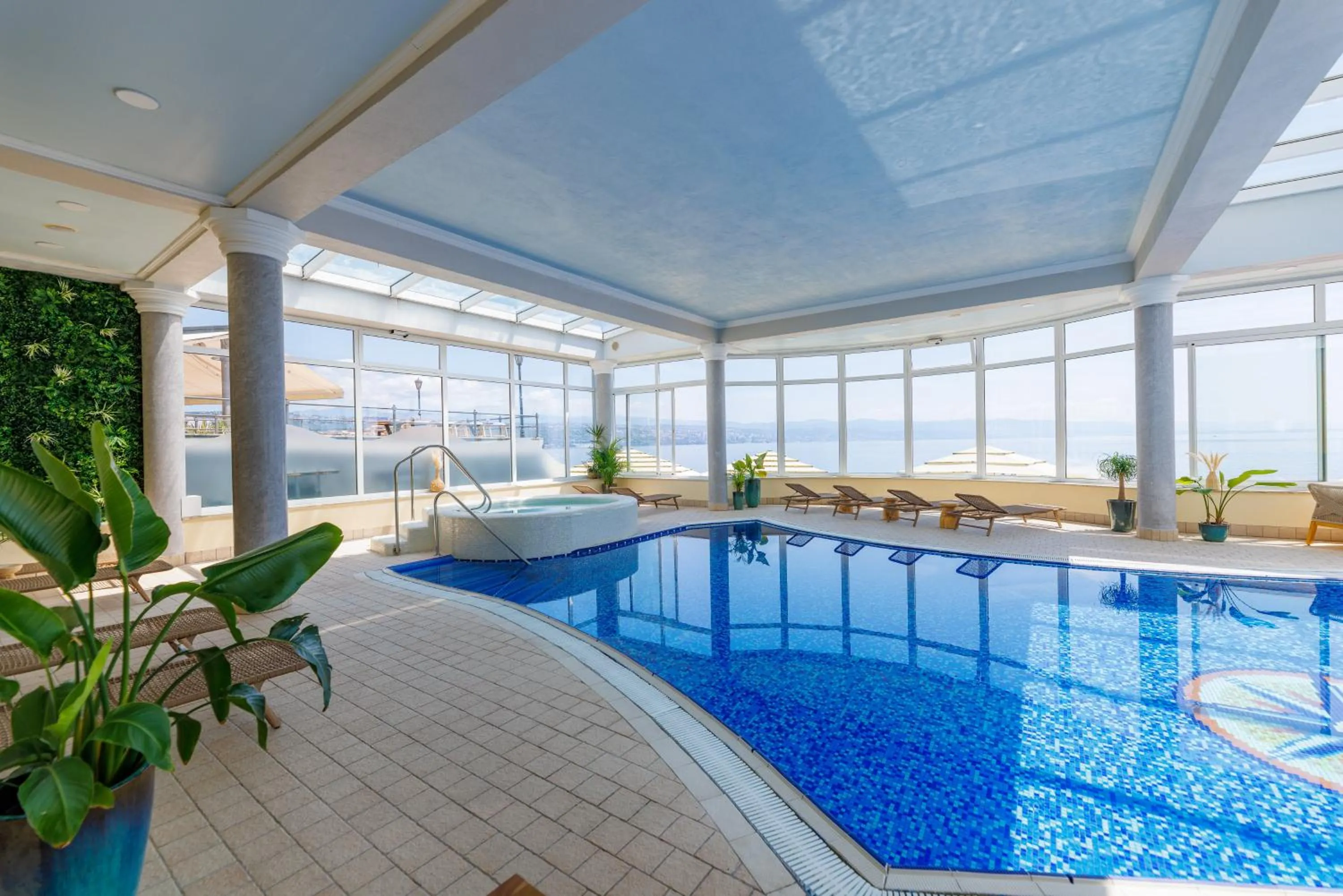 Hot Tub in Hotel Savoy