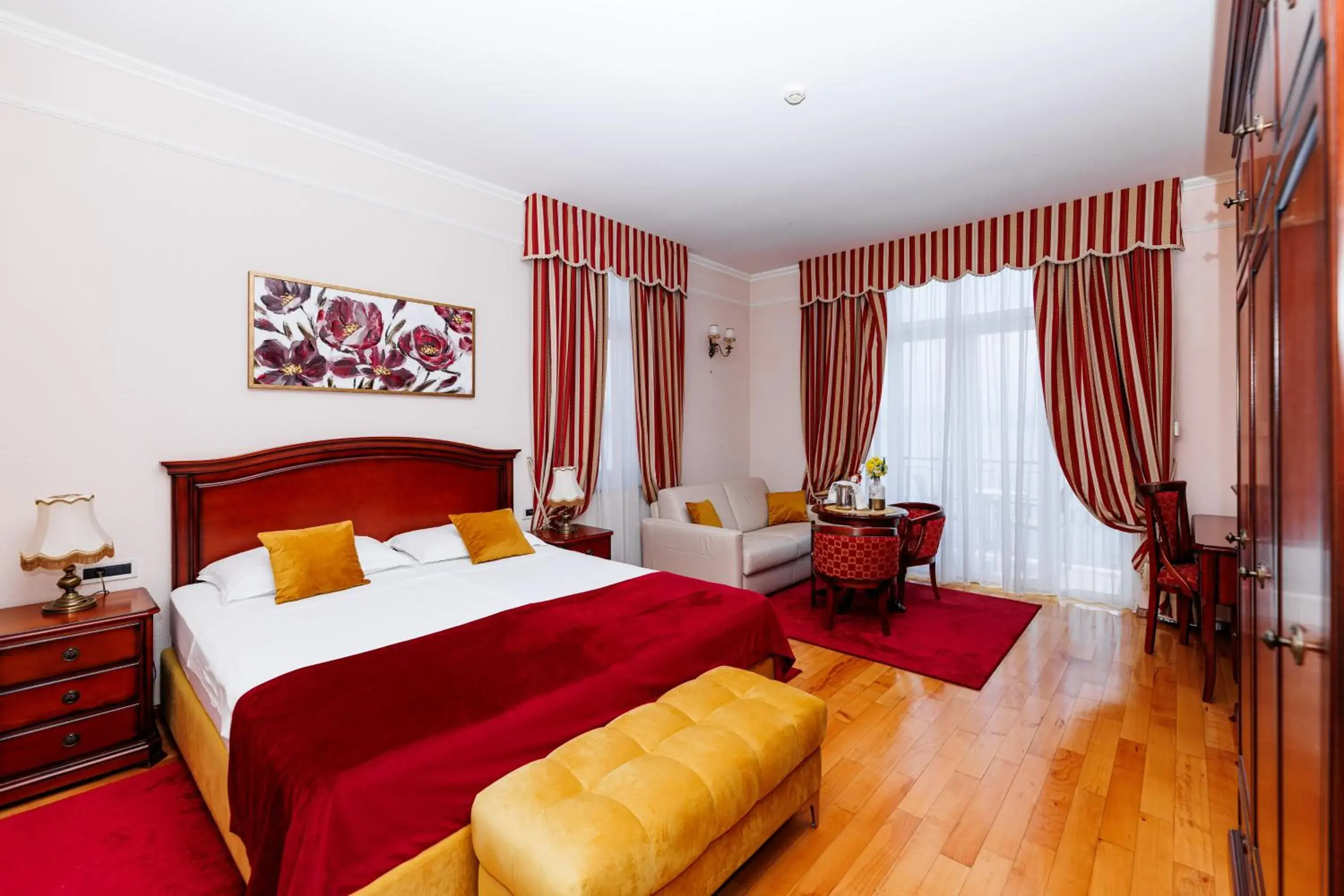 Superior Double Room with Balcony and Sea View in Hotel Savoy Superior Double Room with Balcony and Sea View in Hotel Savoy