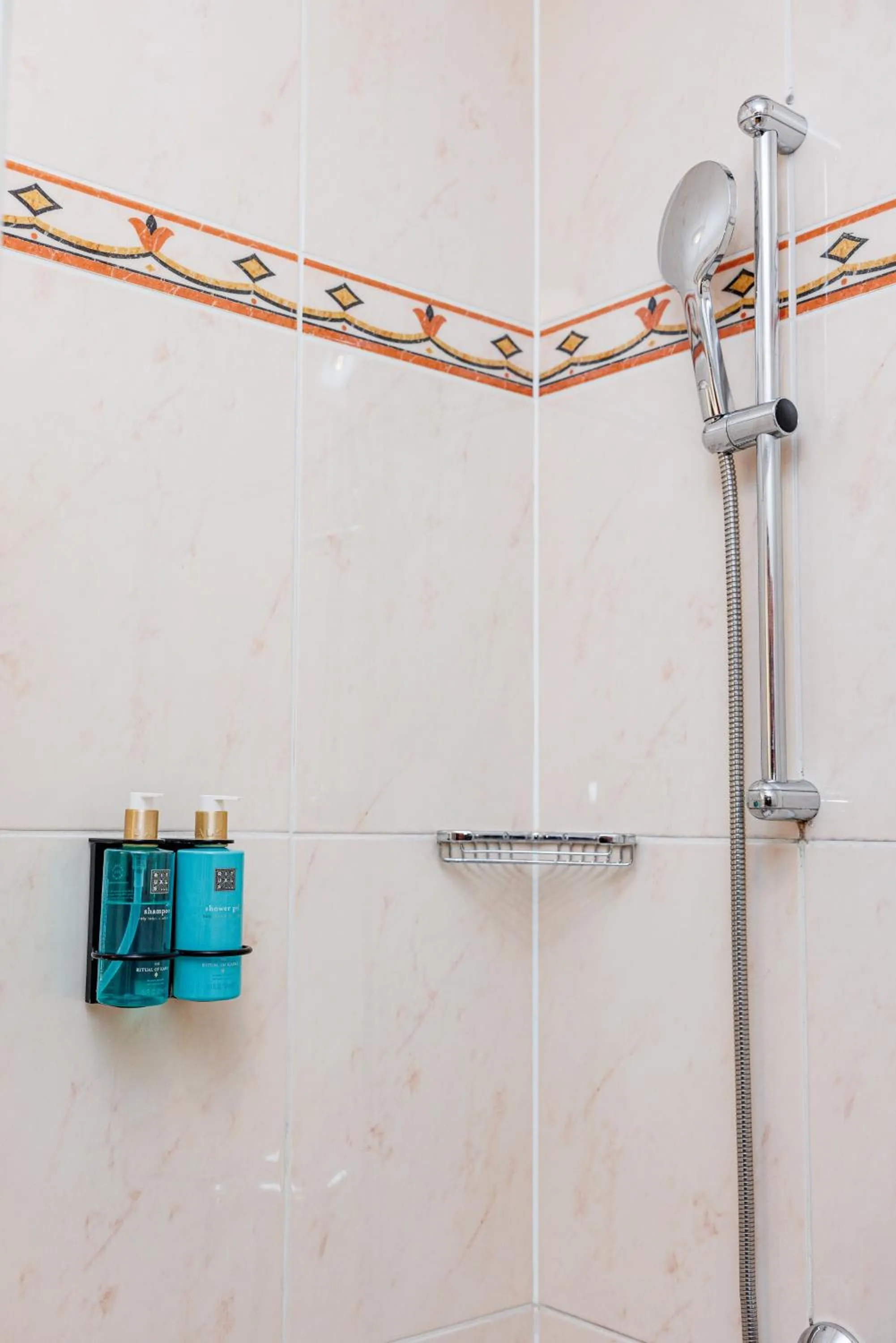 Shower in Hotel Savoy