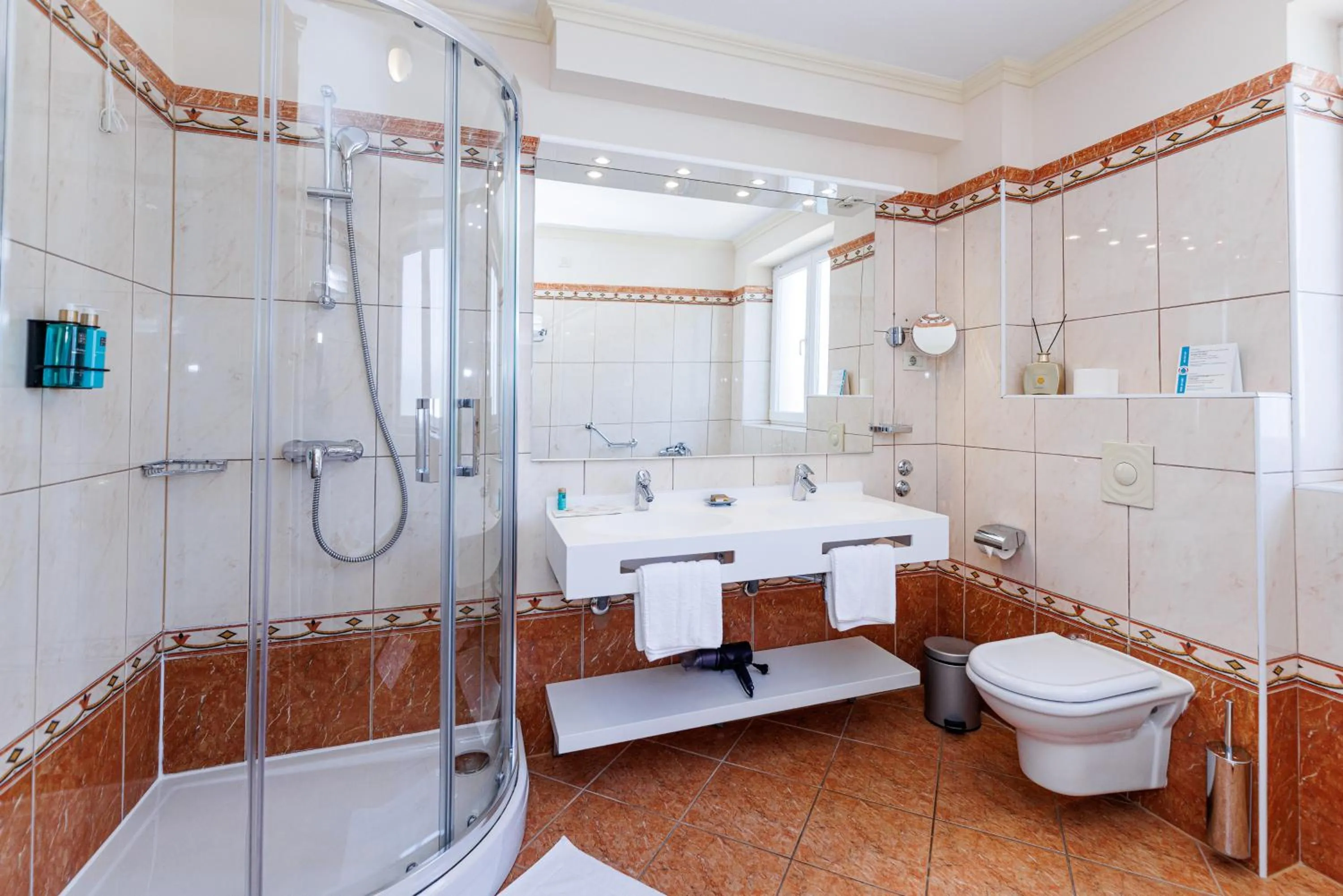 Shower in Hotel Savoy