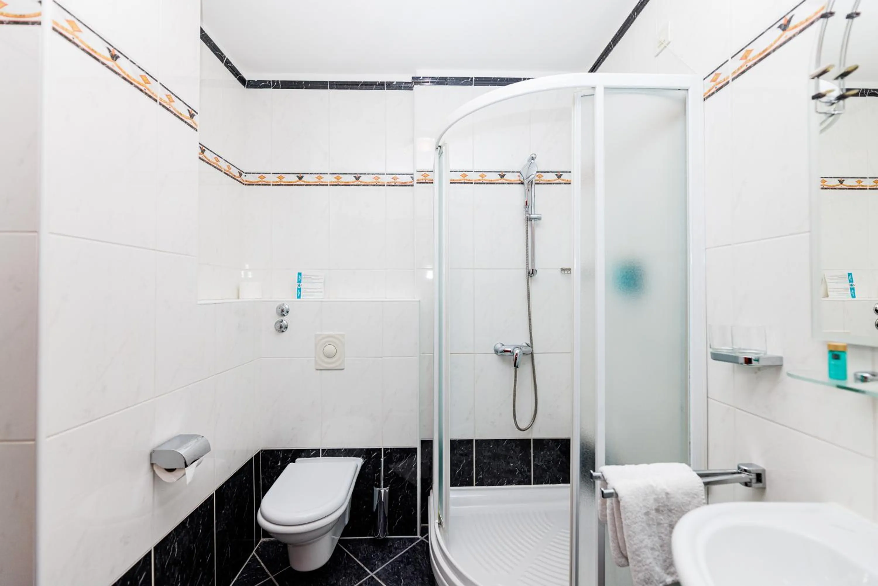 Shower in Hotel Savoy