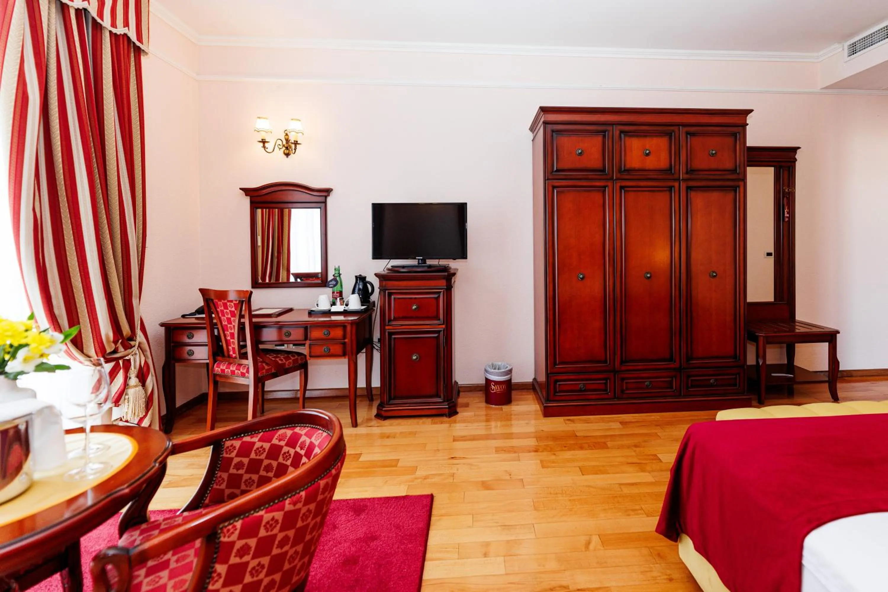 TV and multimedia, Bed in Hotel Savoy