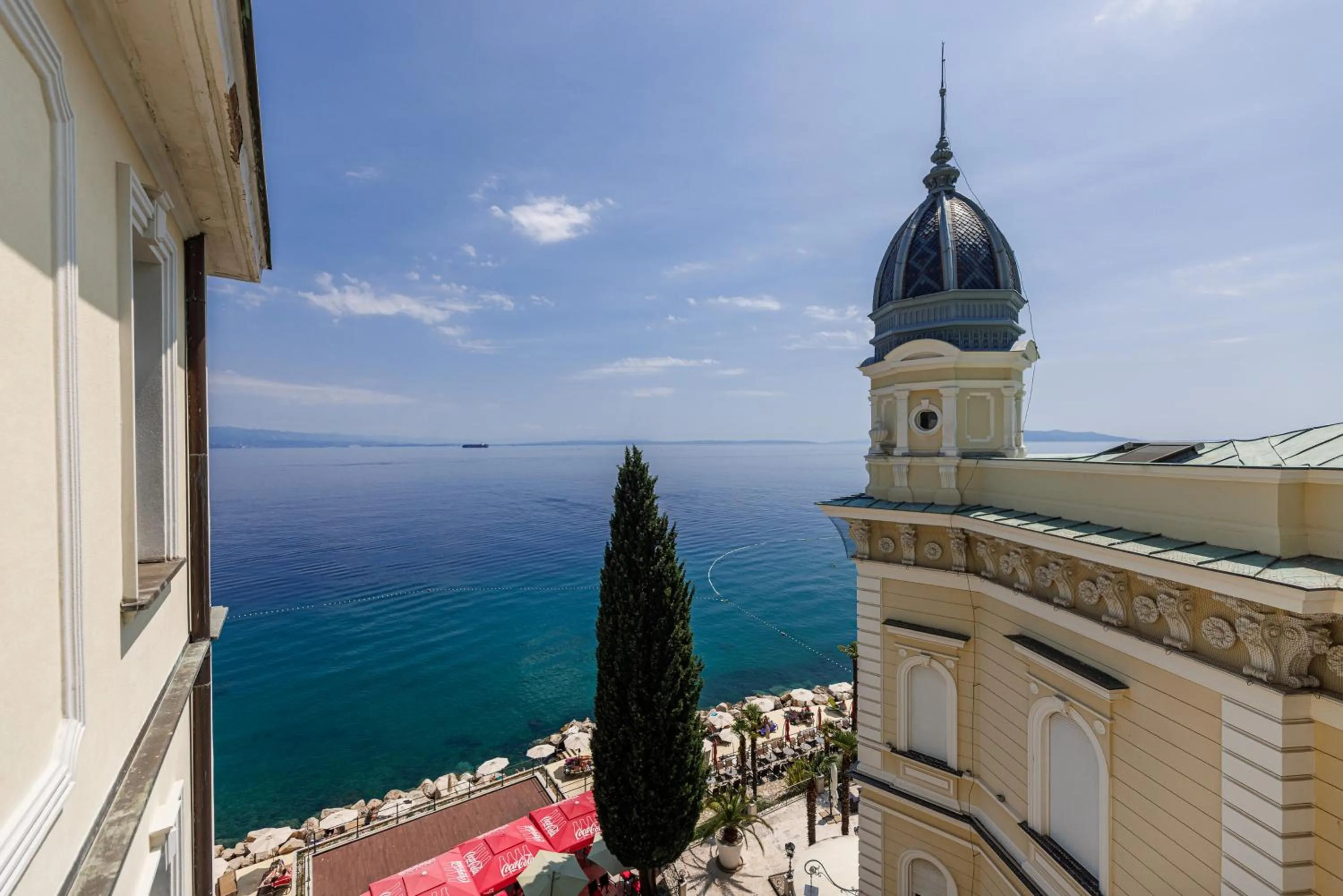 Nearby landmark in Hotel Savoy