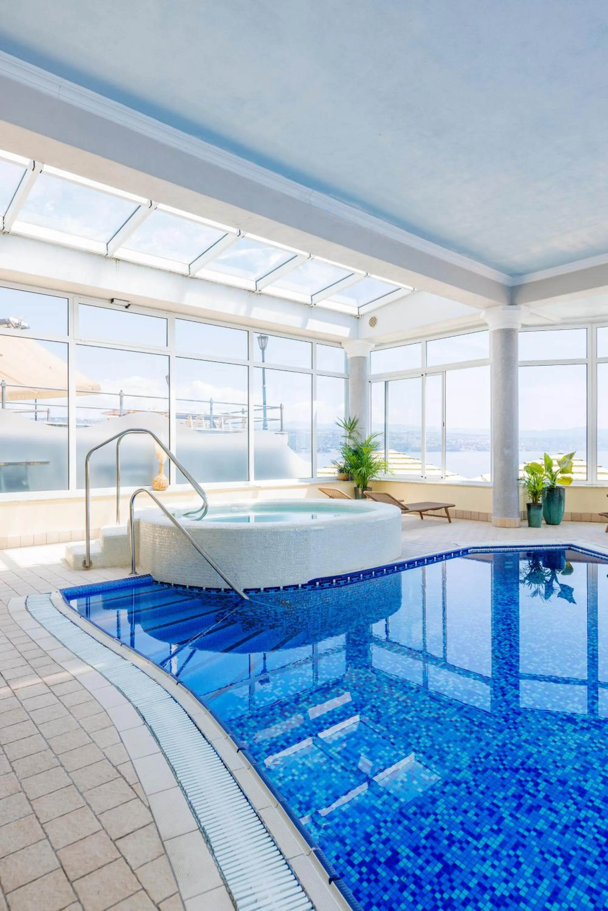 Hot Tub in Hotel Savoy