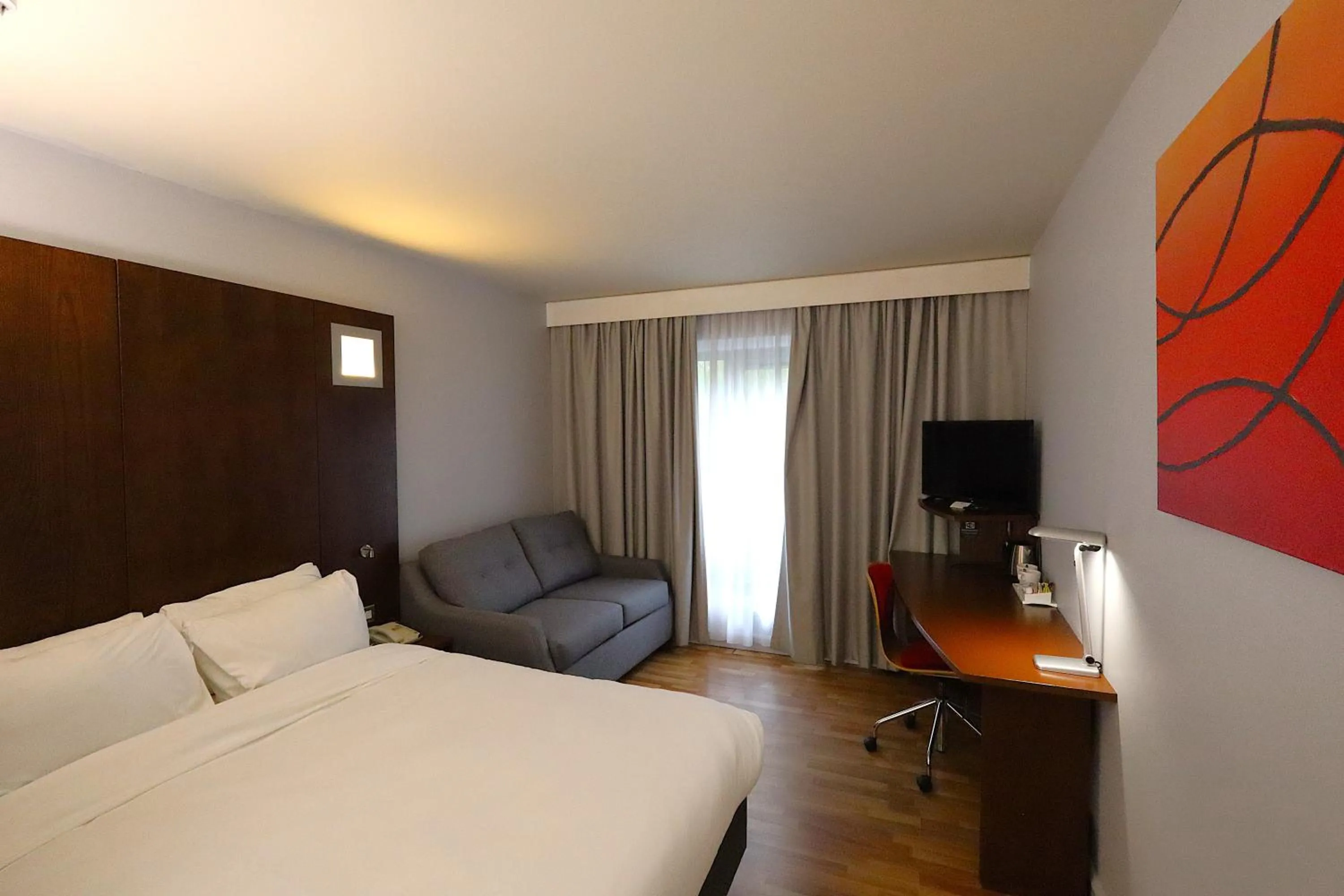 Bed in Park Inn by Radisson Birmingham Walsall