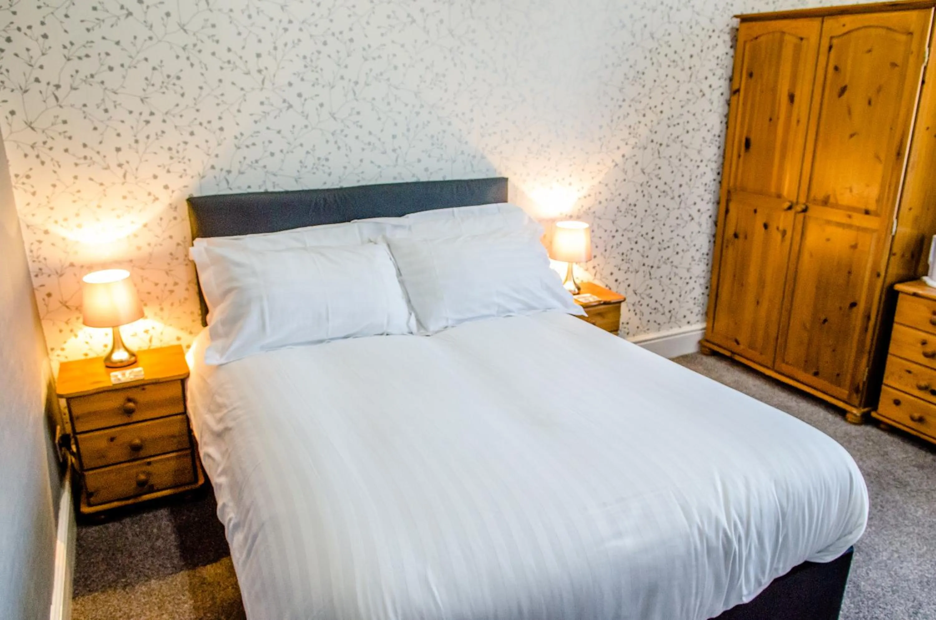 Bedroom, Bed in The Avenue