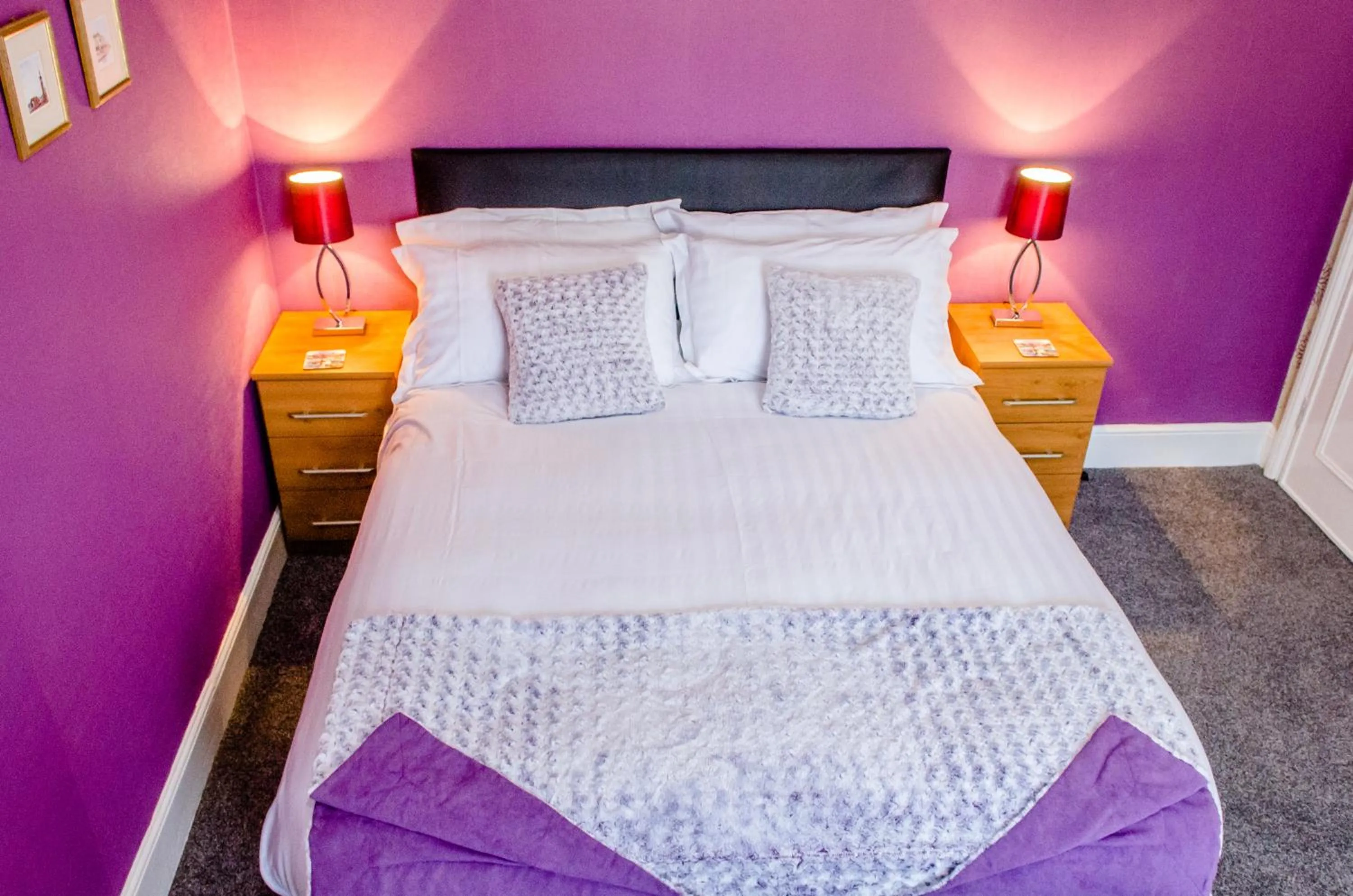 Bedroom, Bed in The Avenue