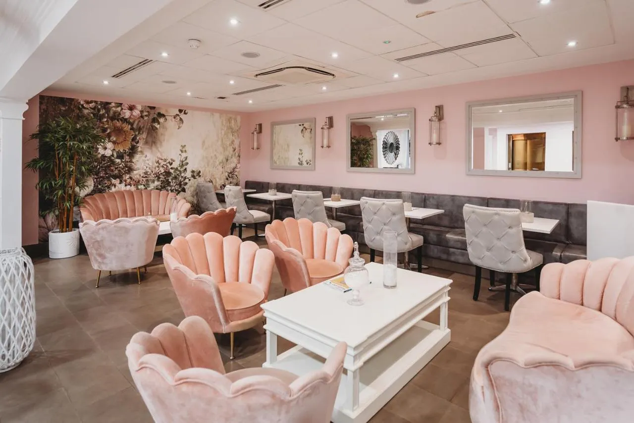 Greenwoods Hotel & Spa