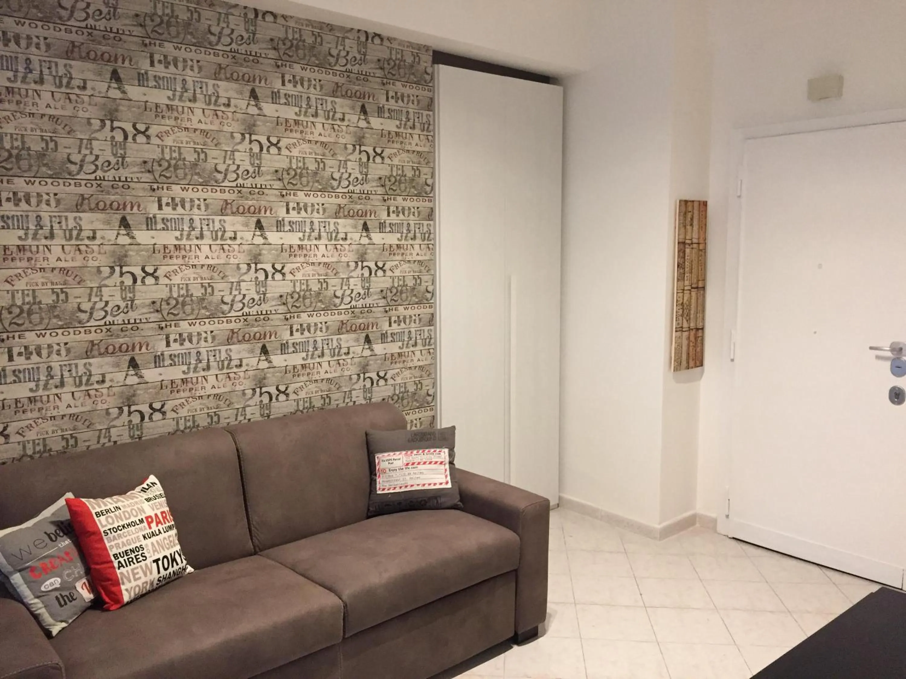 Communal lounge/ TV room in Murena Apartments & rooms