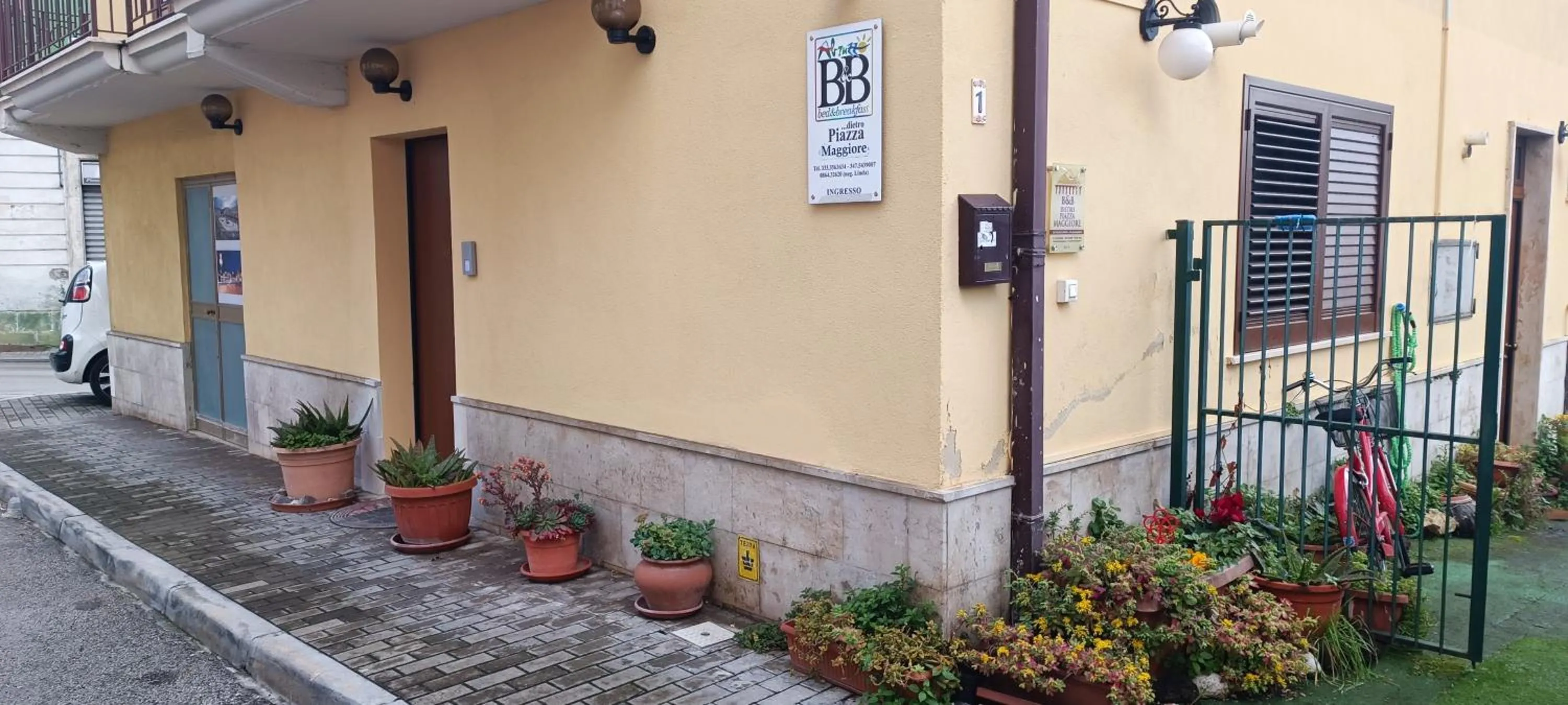 Dietro Piazza Maggiore