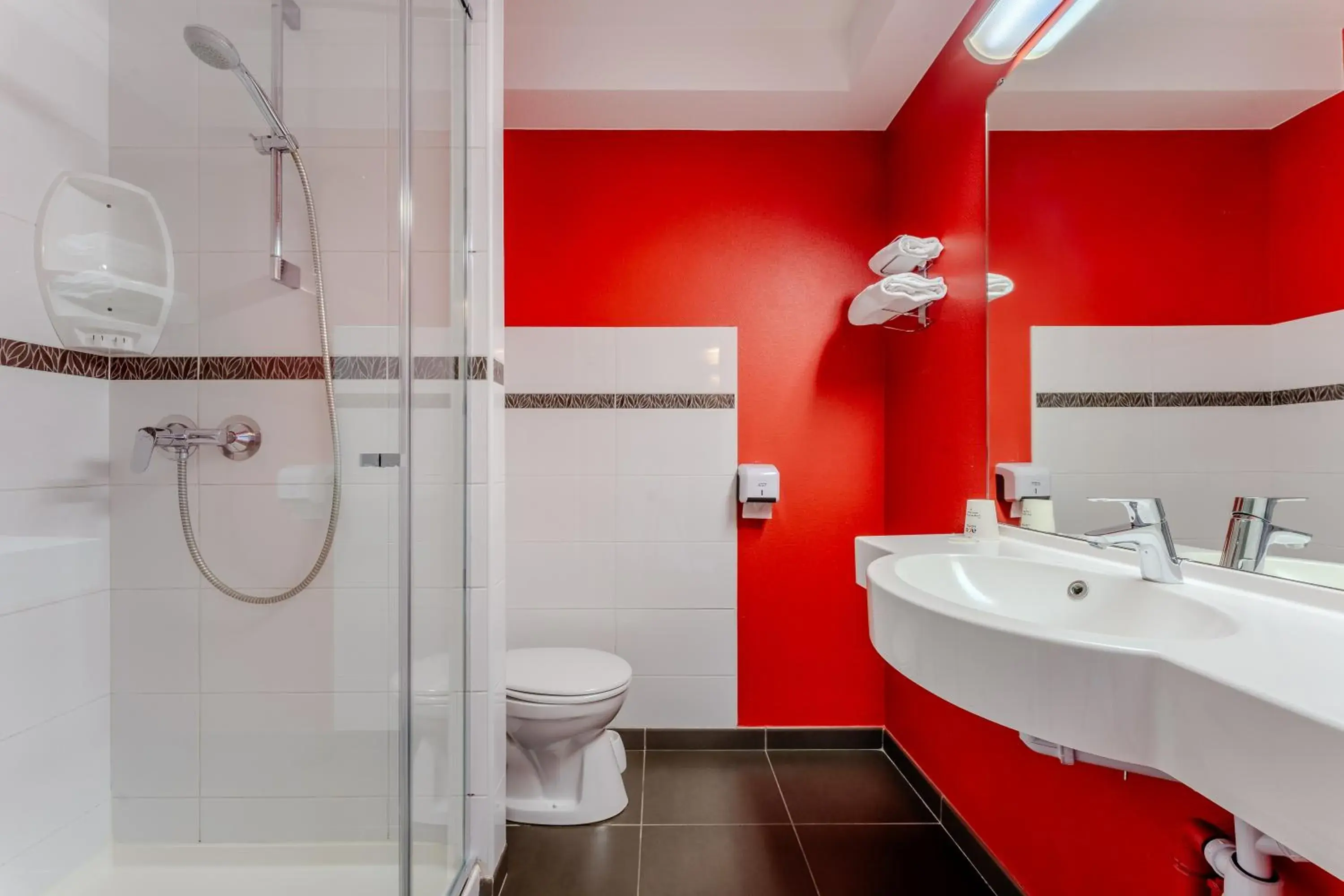 Quadruple Room (1 double bed, 1 single bed, 1 child bed (70/63 in)) in Ace Hotel Issoire Quadruple Room (1 double bed, 1 single bed, 1 child bed (70/63 in)) in Ace Hotel Issoire