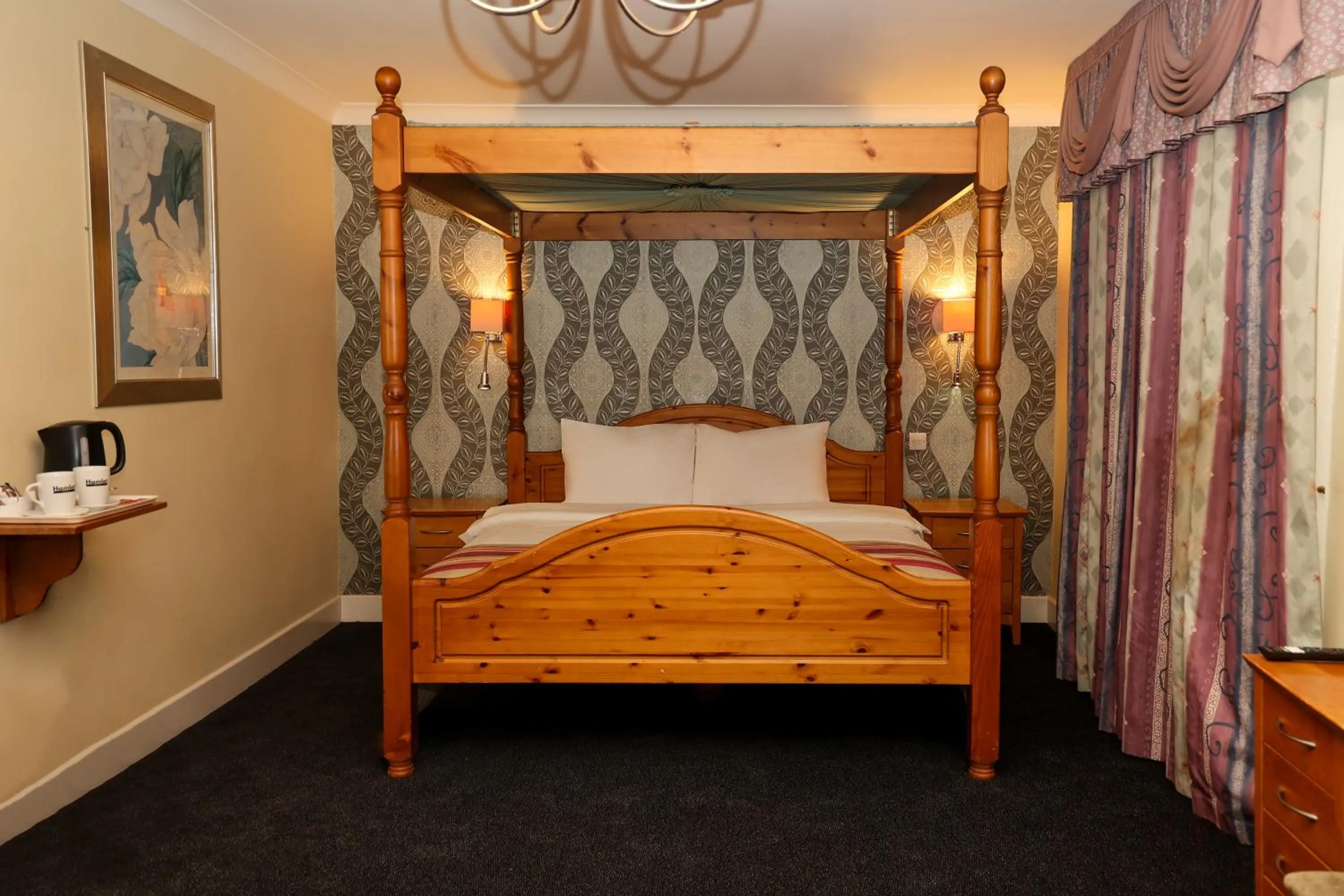 Bedroom, Bed in Hotel 1843 Reading