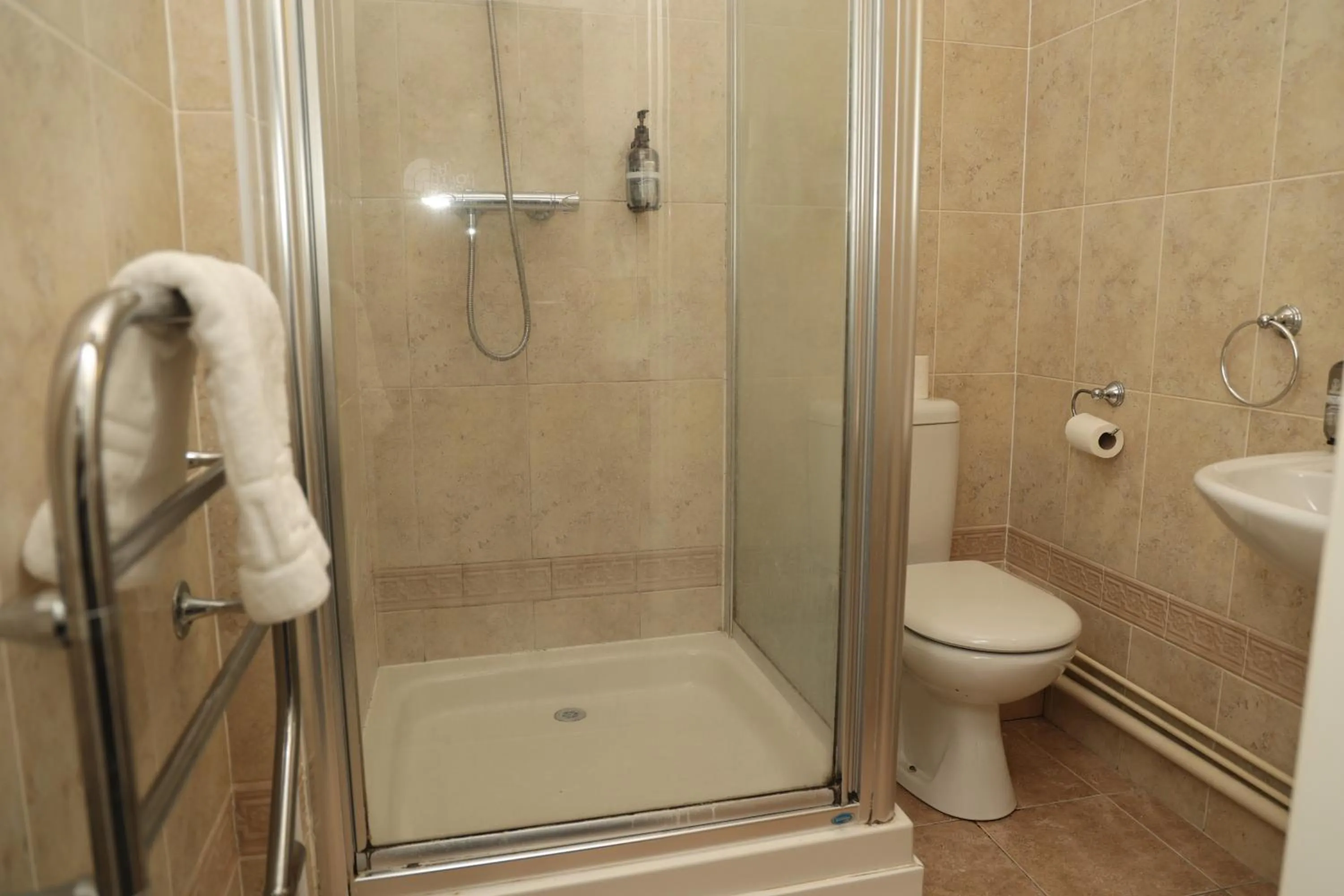 Bathroom in Hotel 1843 Reading