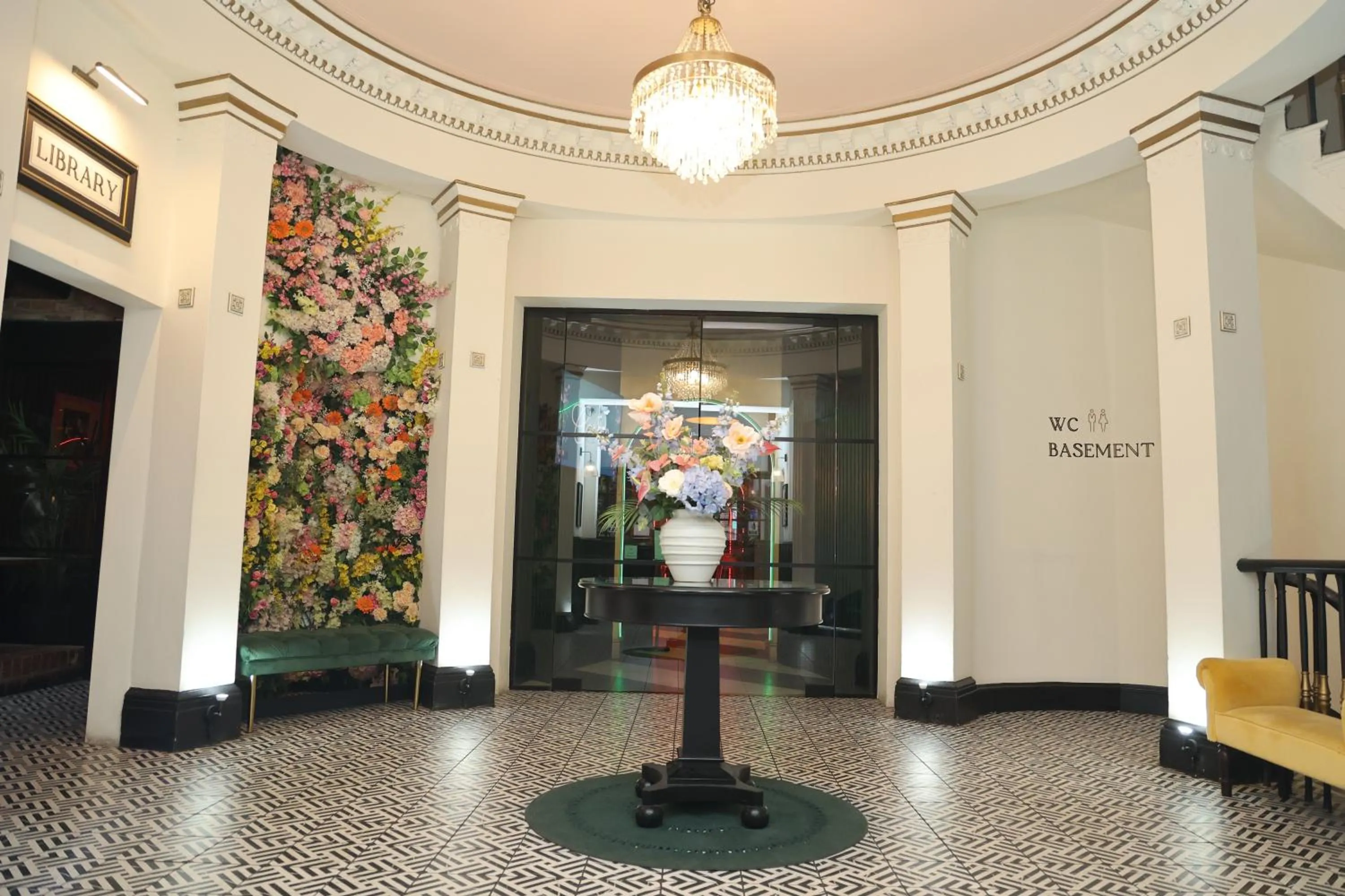 Facade/entrance in Hotel 1843 Reading