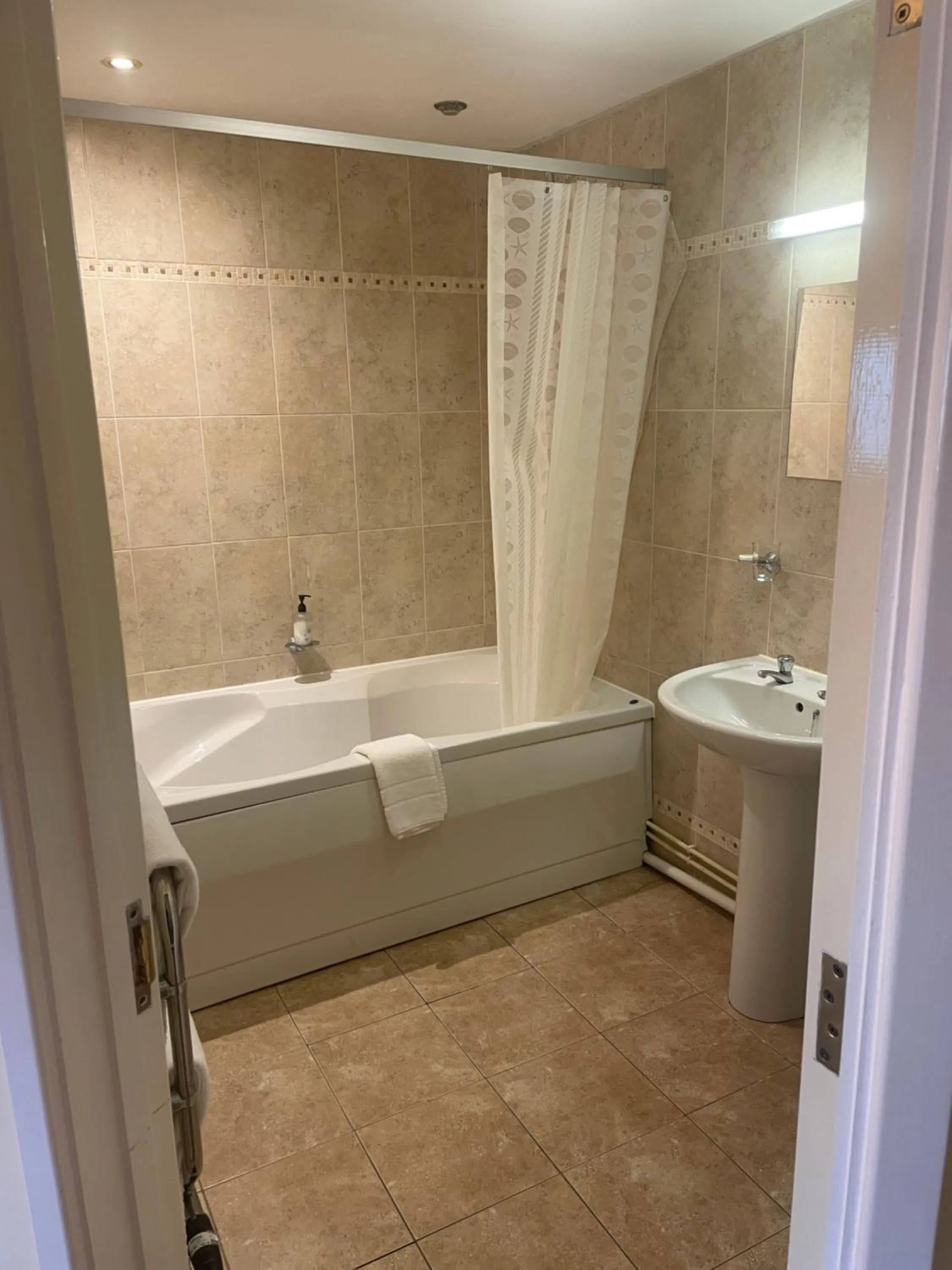 Bathroom in Hotel 1843 Reading