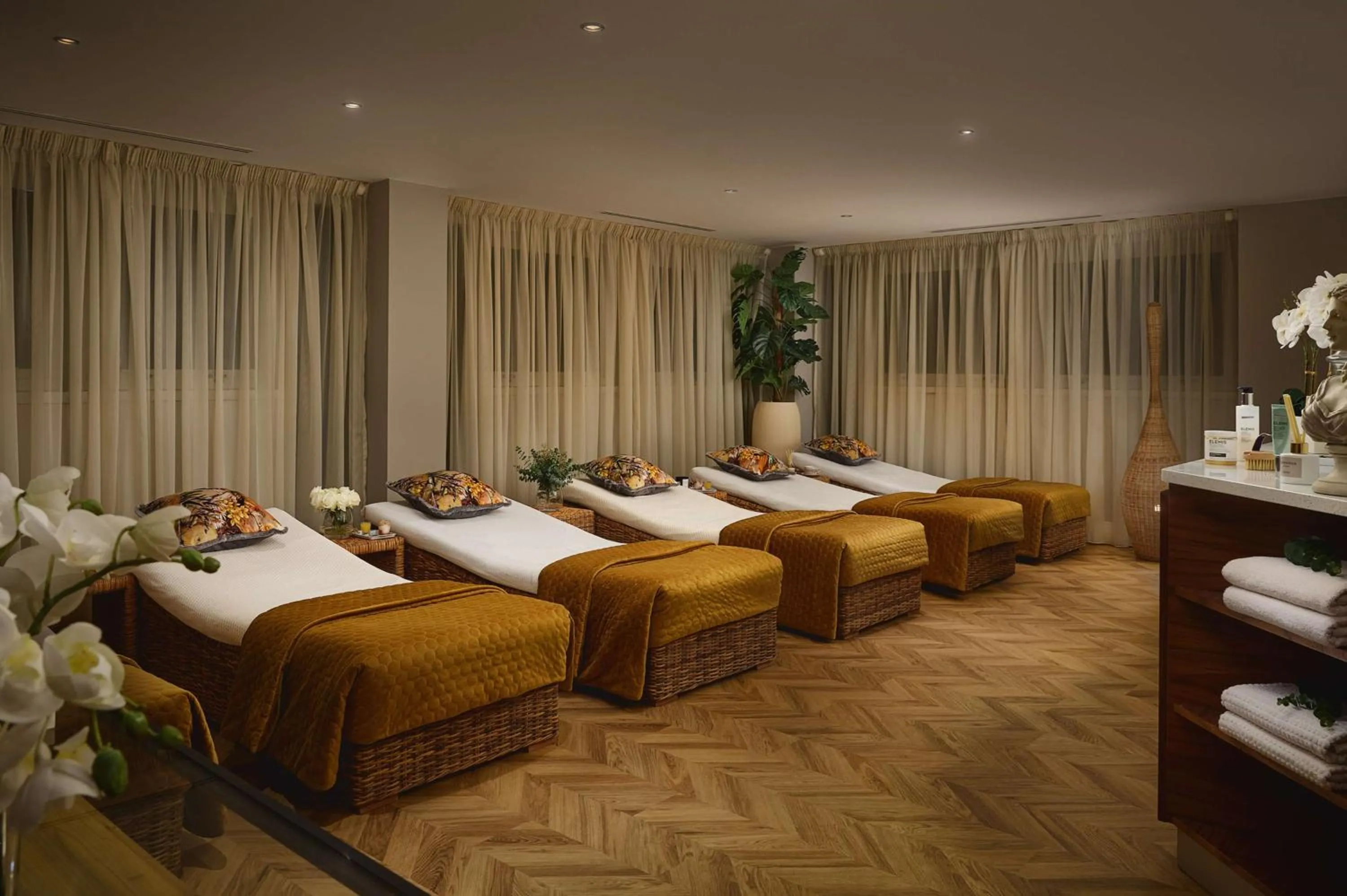 Spa and wellness centre/facilities, Bed in Radisson Blu Hotel, Cork