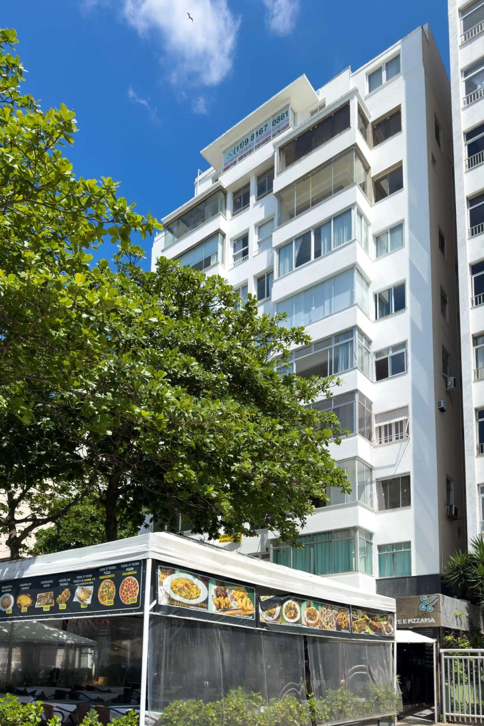 Property building in Deslumbrante vista para a Praia de Copacabana.