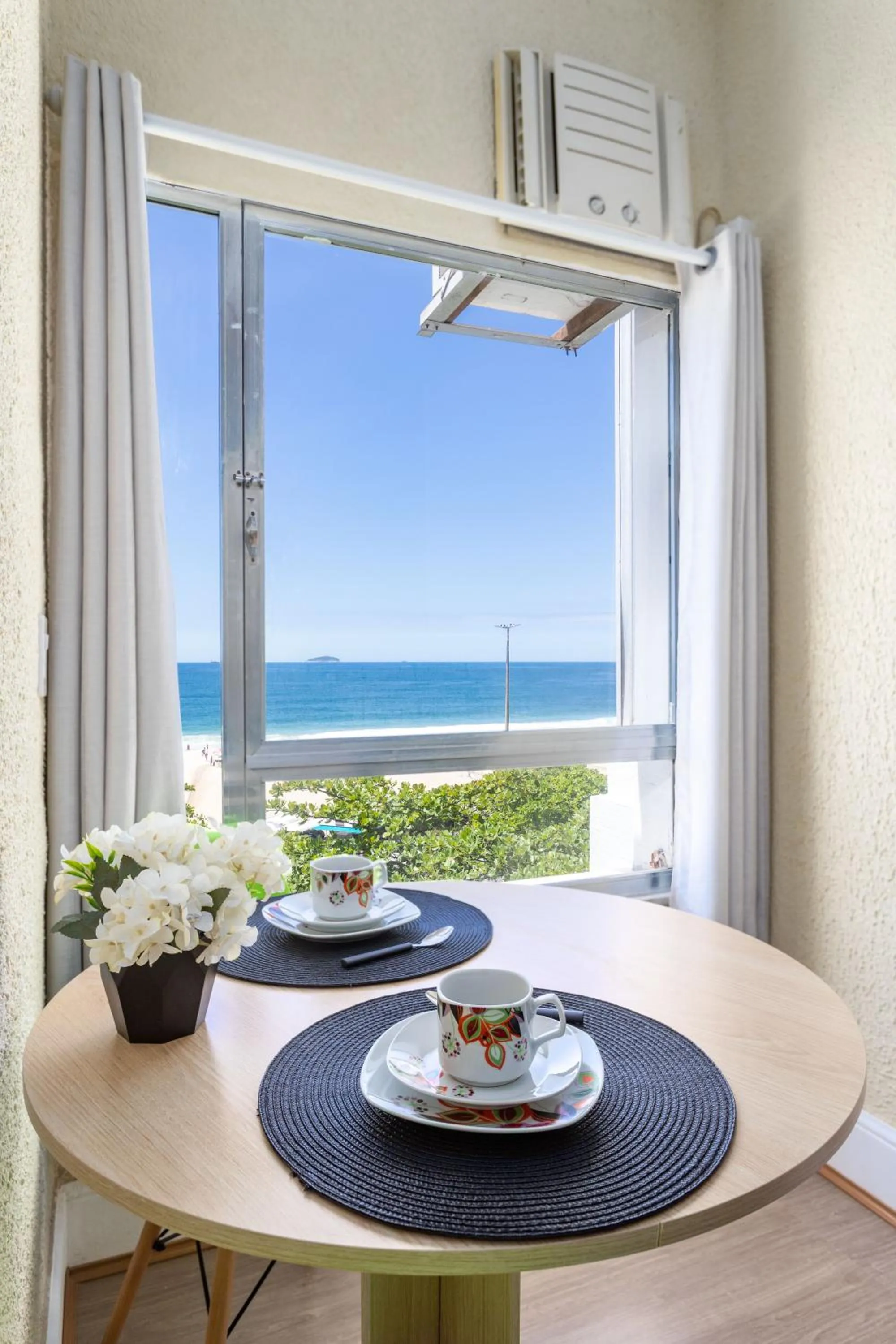 Natural landscape in Deslumbrante vista para a Praia de Copacabana.