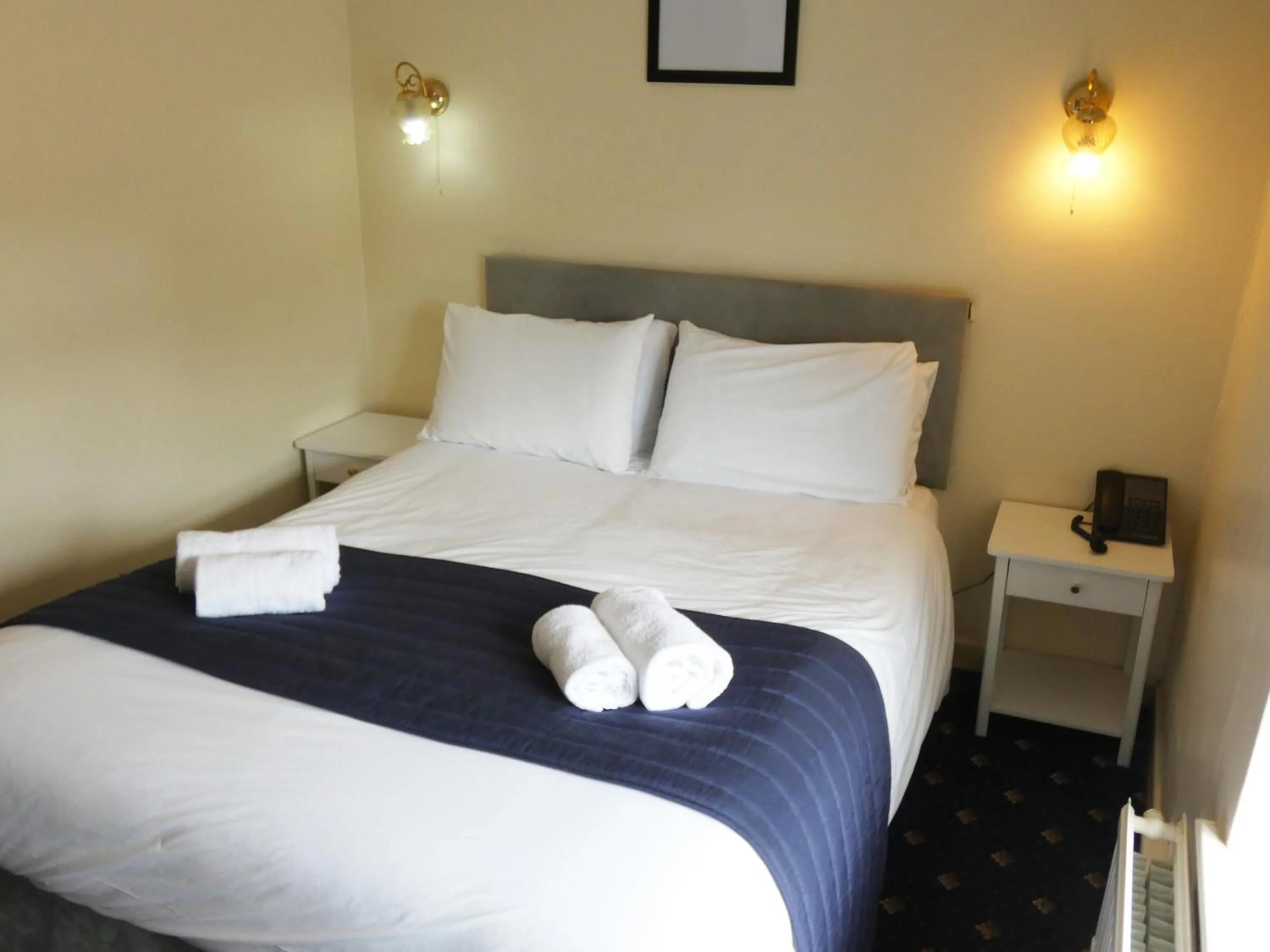 Bedroom, Bed in The Riverside Hotel