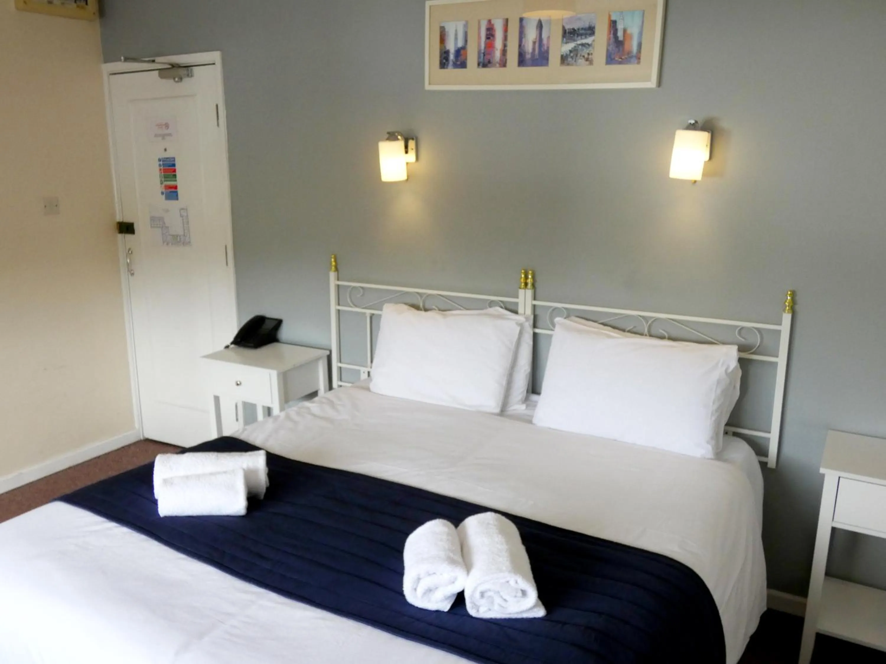 Bedroom, Bed in The Riverside Hotel