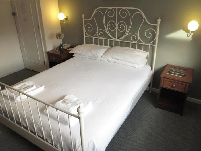 Bedroom, Bed in The Riverside Hotel