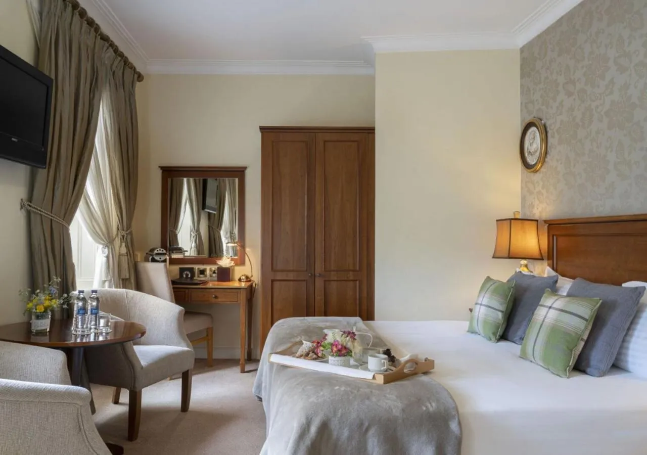 Photo of the whole room, Bed in Headfort Arms Hotel