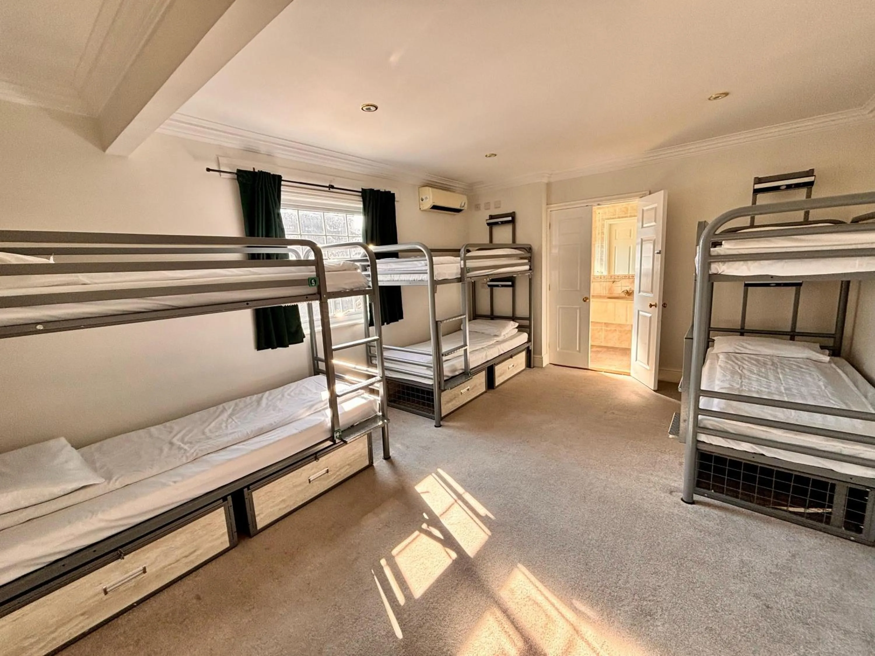 Bedroom, Bed in The Dawson Hostel - DUBLIN