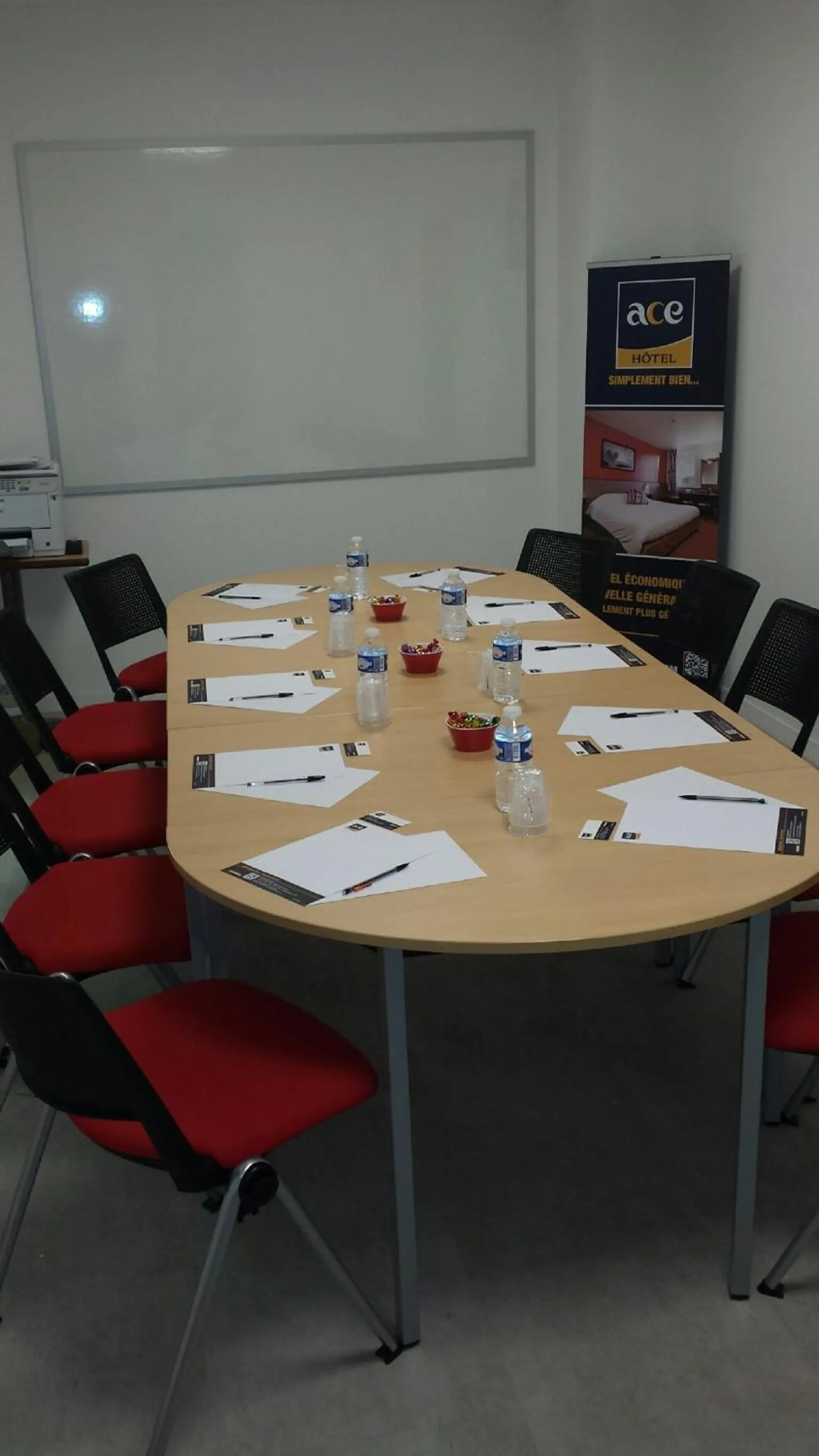 Meeting/conference room in Ace Hôtel Clermont Ferrand La Pardieu