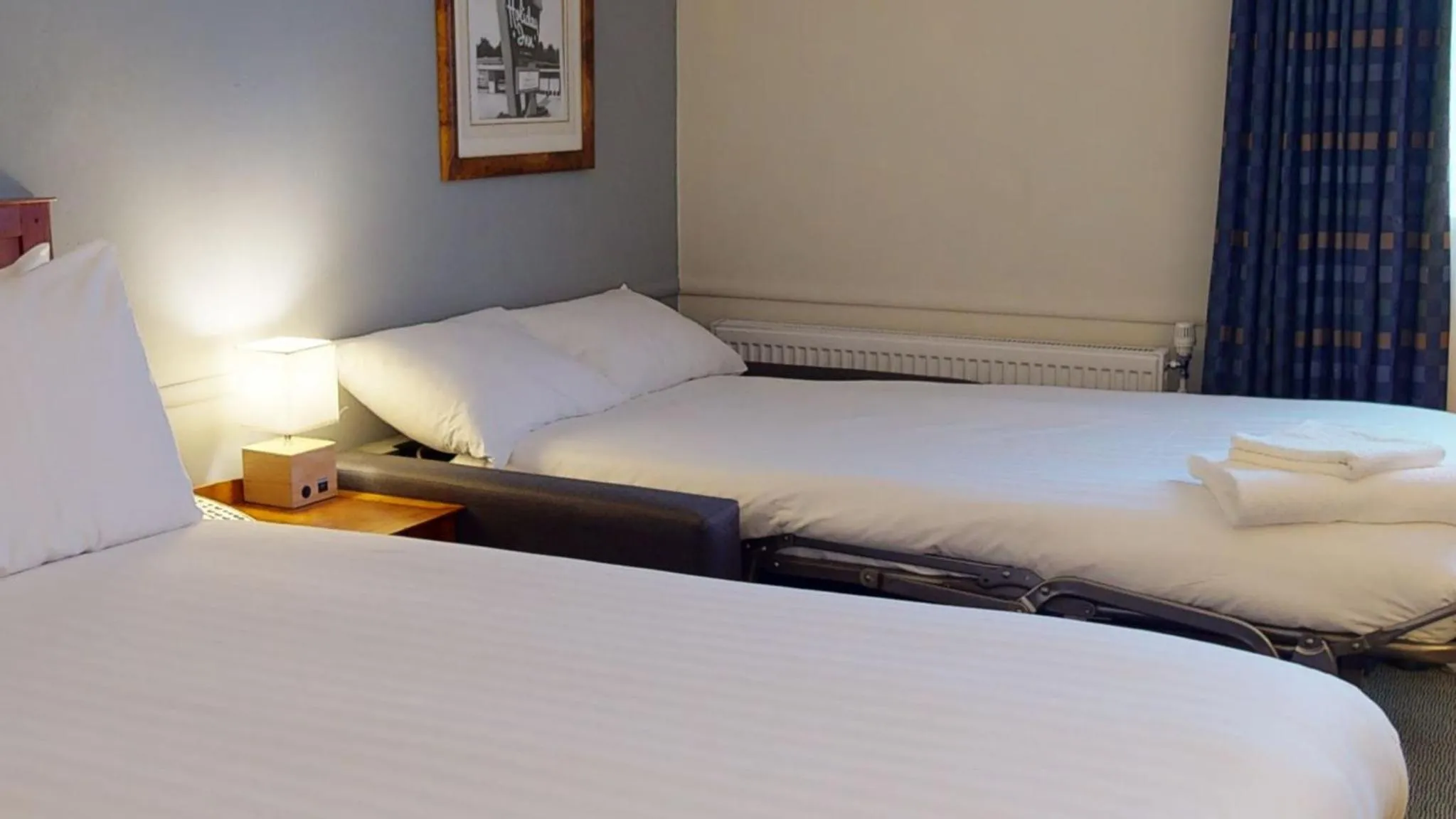 Photo of the whole room, Bed in Holiday Inn Brentwood by IHG