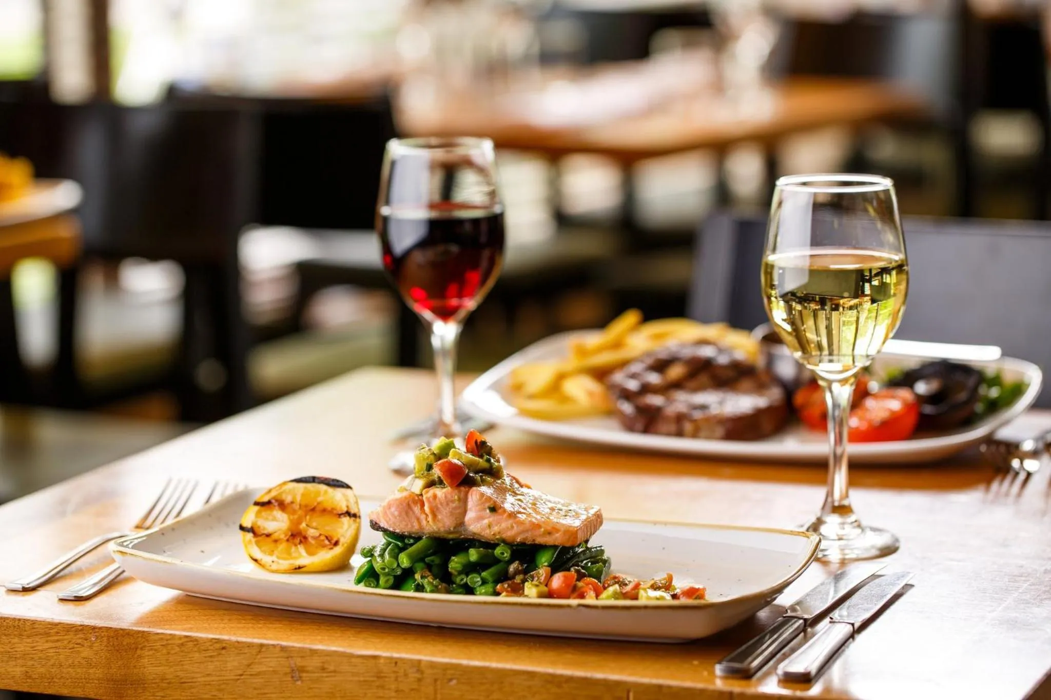 Restaurant/places to eat in Holiday Inn Brentwood by IHG