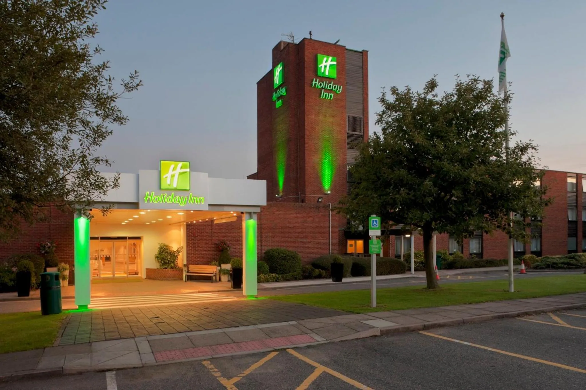 Property building in Holiday Inn Brentwood by IHG
