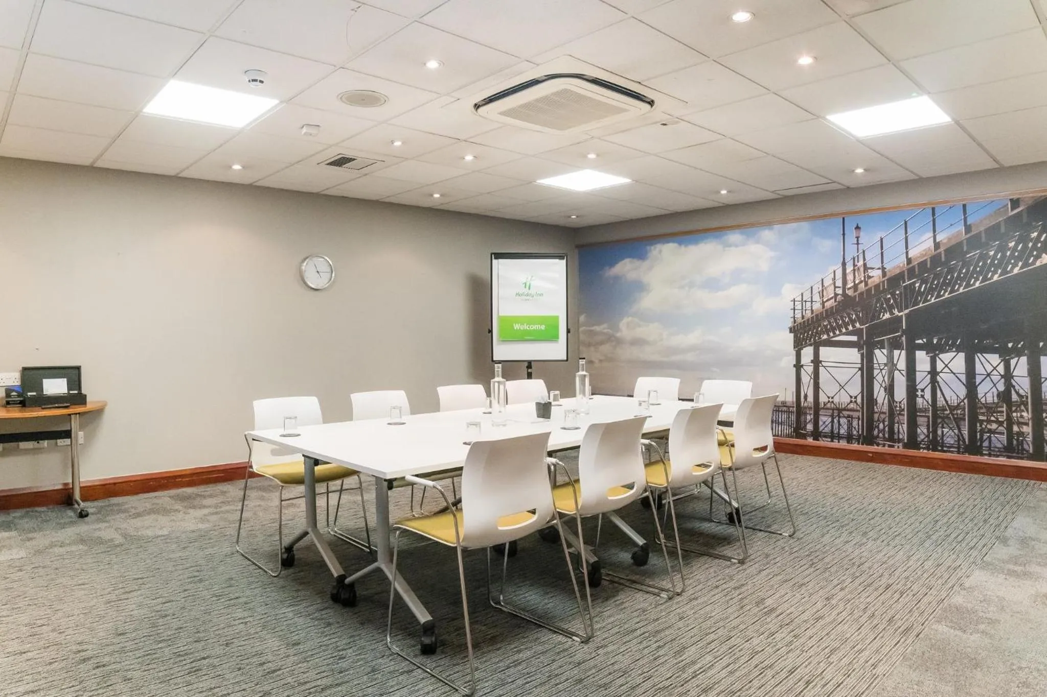 Meeting/conference room in Holiday Inn Brentwood by IHG
