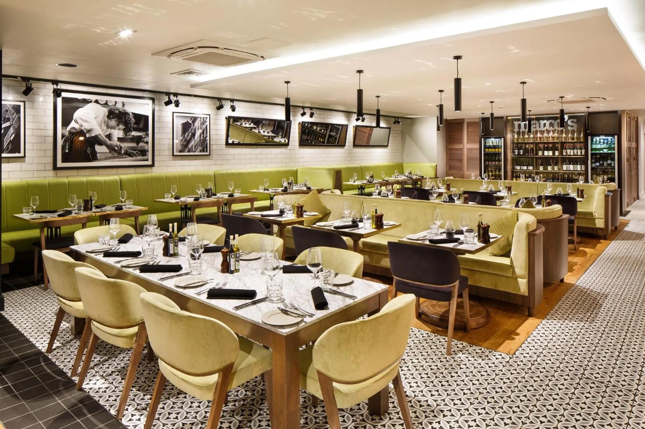 Restaurant/places to eat in Holiday Inn Brentwood by IHG
