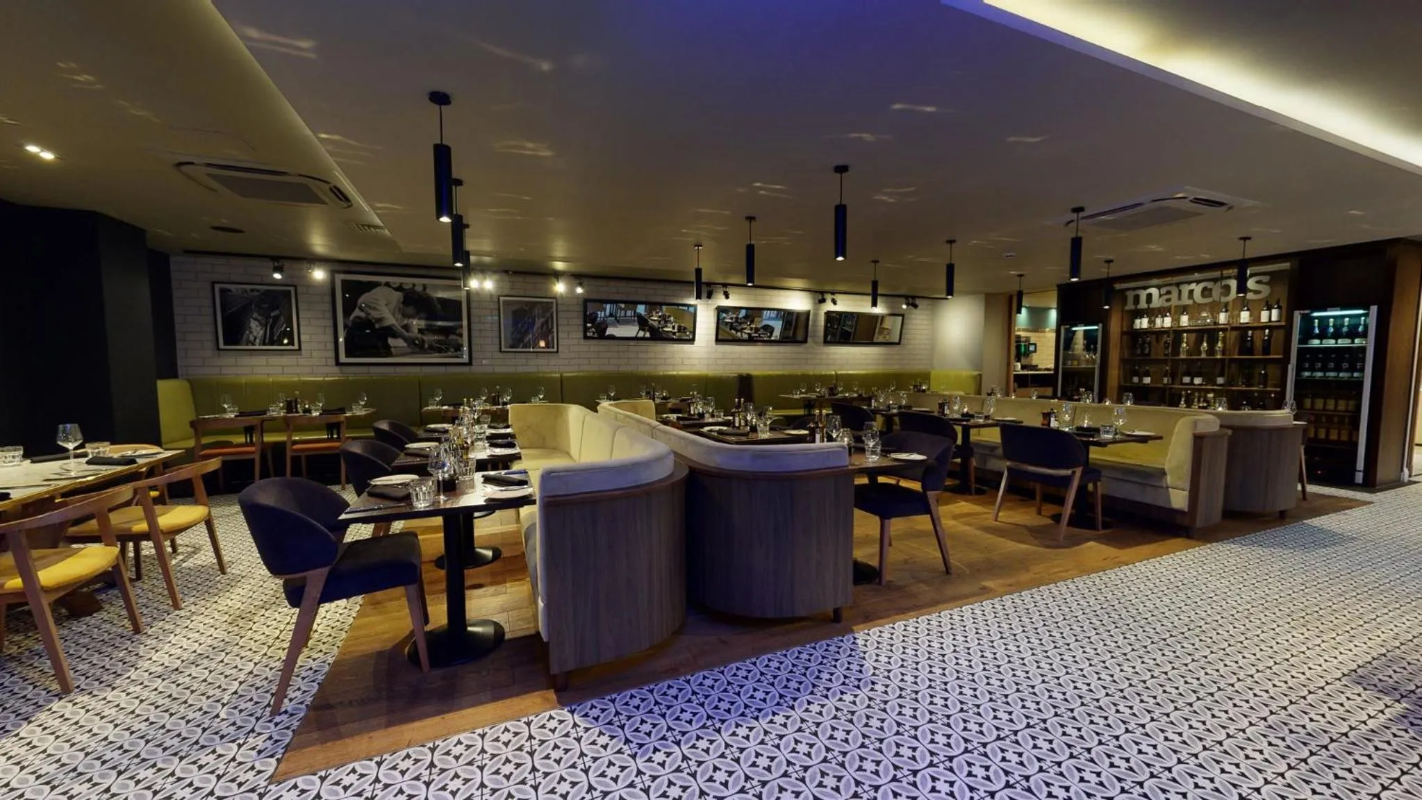 Restaurant/places to eat in Holiday Inn Brentwood by IHG