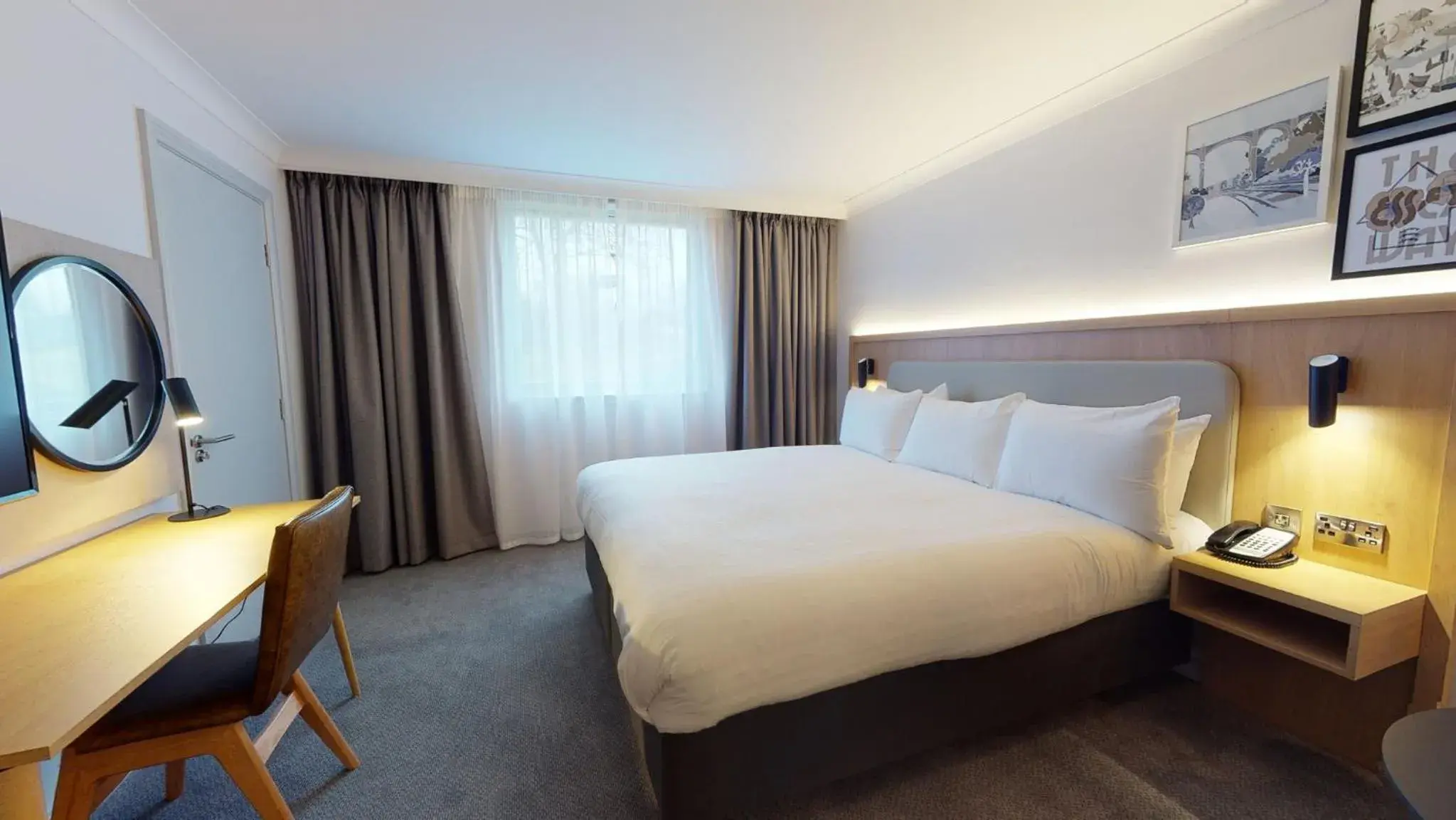 Premium Super King Room in Holiday Inn Brentwood by IHG Premium Super King Room in Holiday Inn Brentwood by IHG