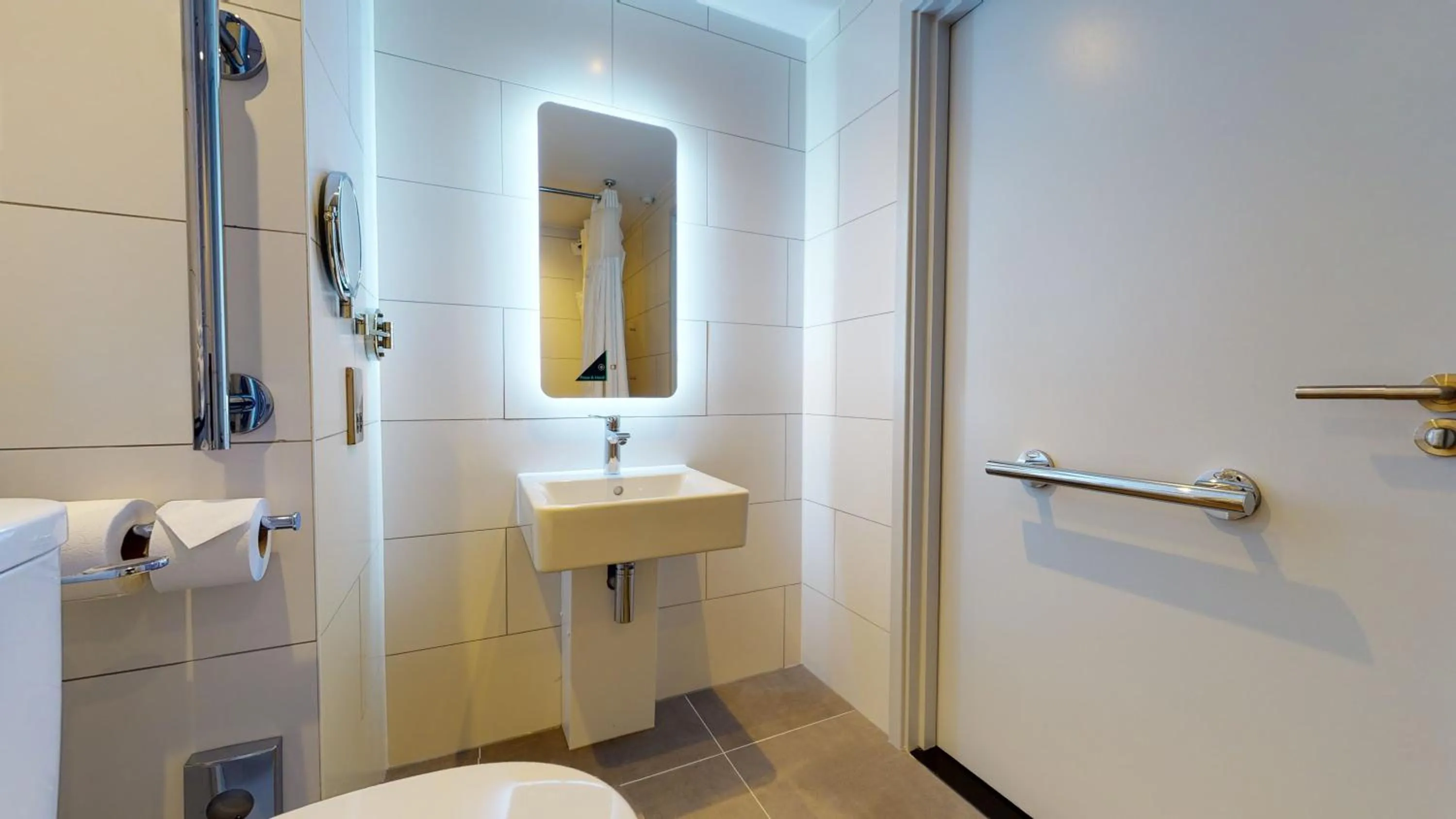 Bathroom in Holiday Inn Brentwood by IHG
