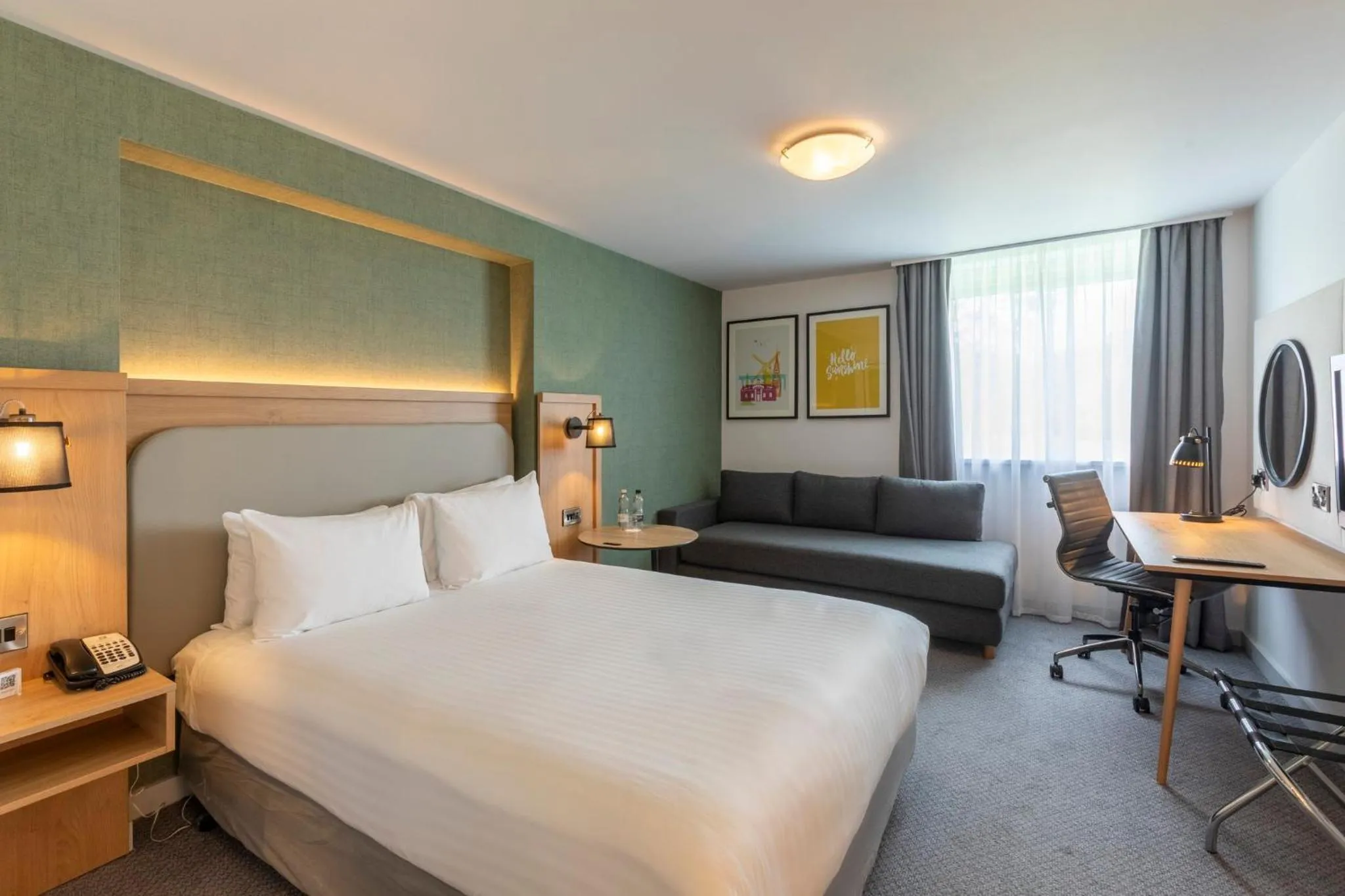 Bedroom, Bed in Holiday Inn Brentwood by IHG