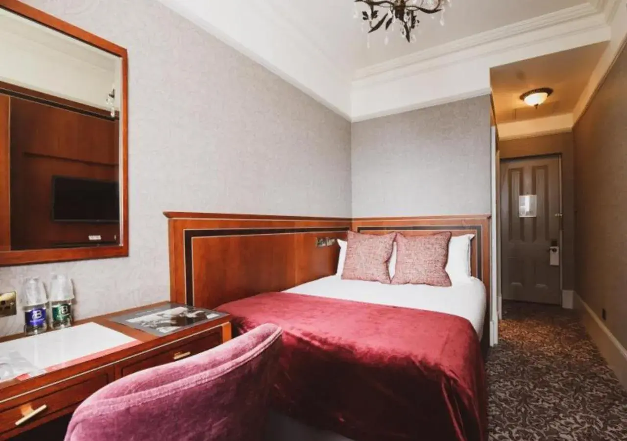 Small Double Room in The Hardiman Small Double Room in The Hardiman