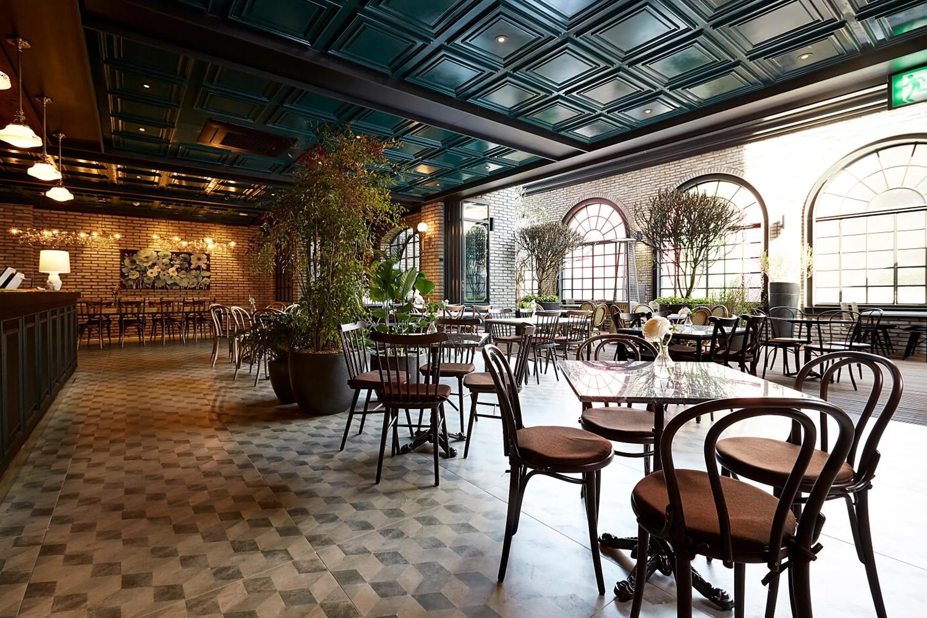 Restaurant/places to eat in 9 Brick Hotel