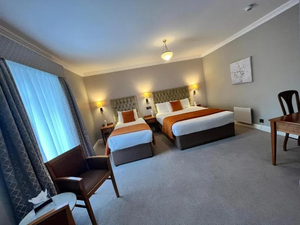 Photo of the whole room, Bed in The Western Hotel