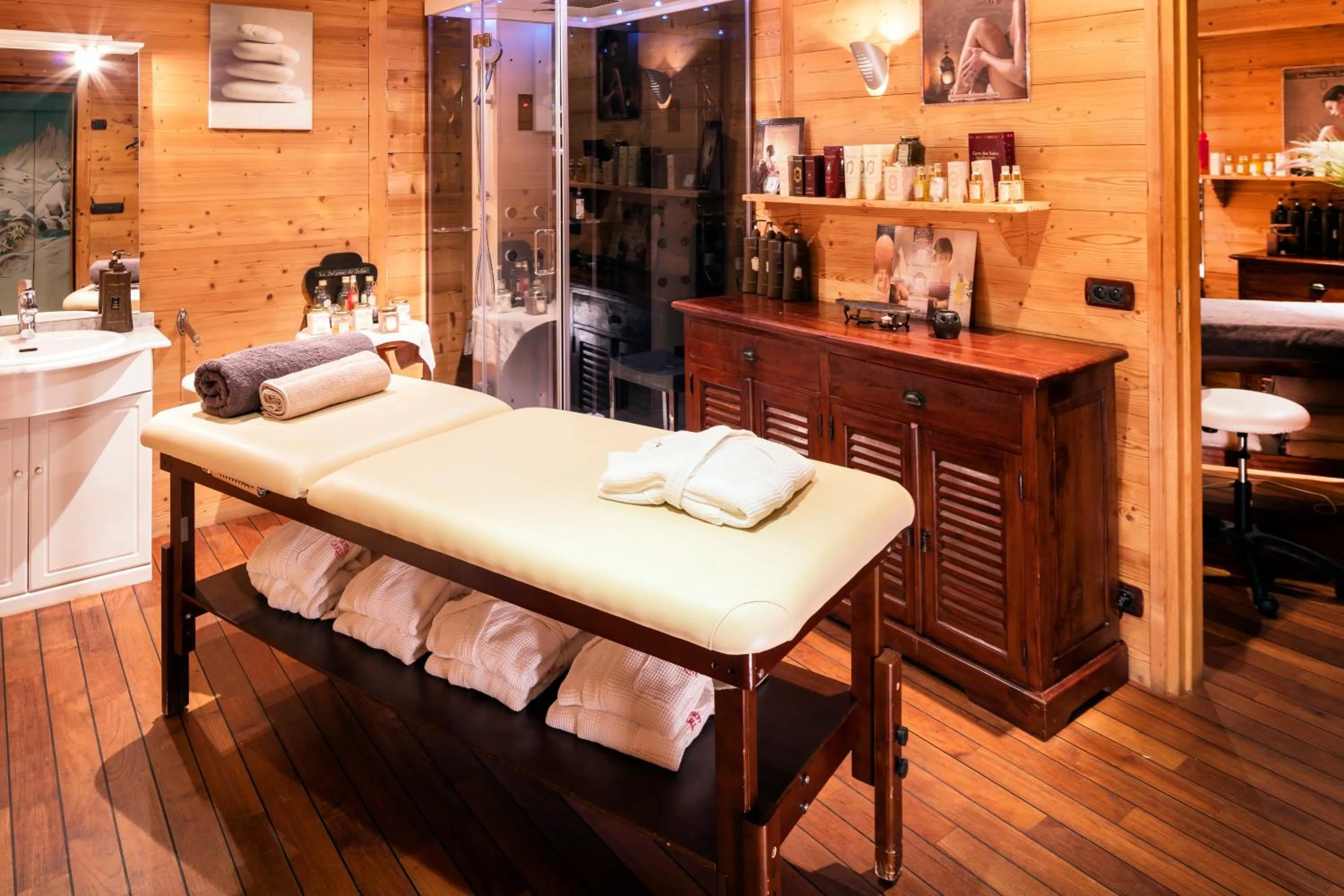 Massage, Bed in Carlina