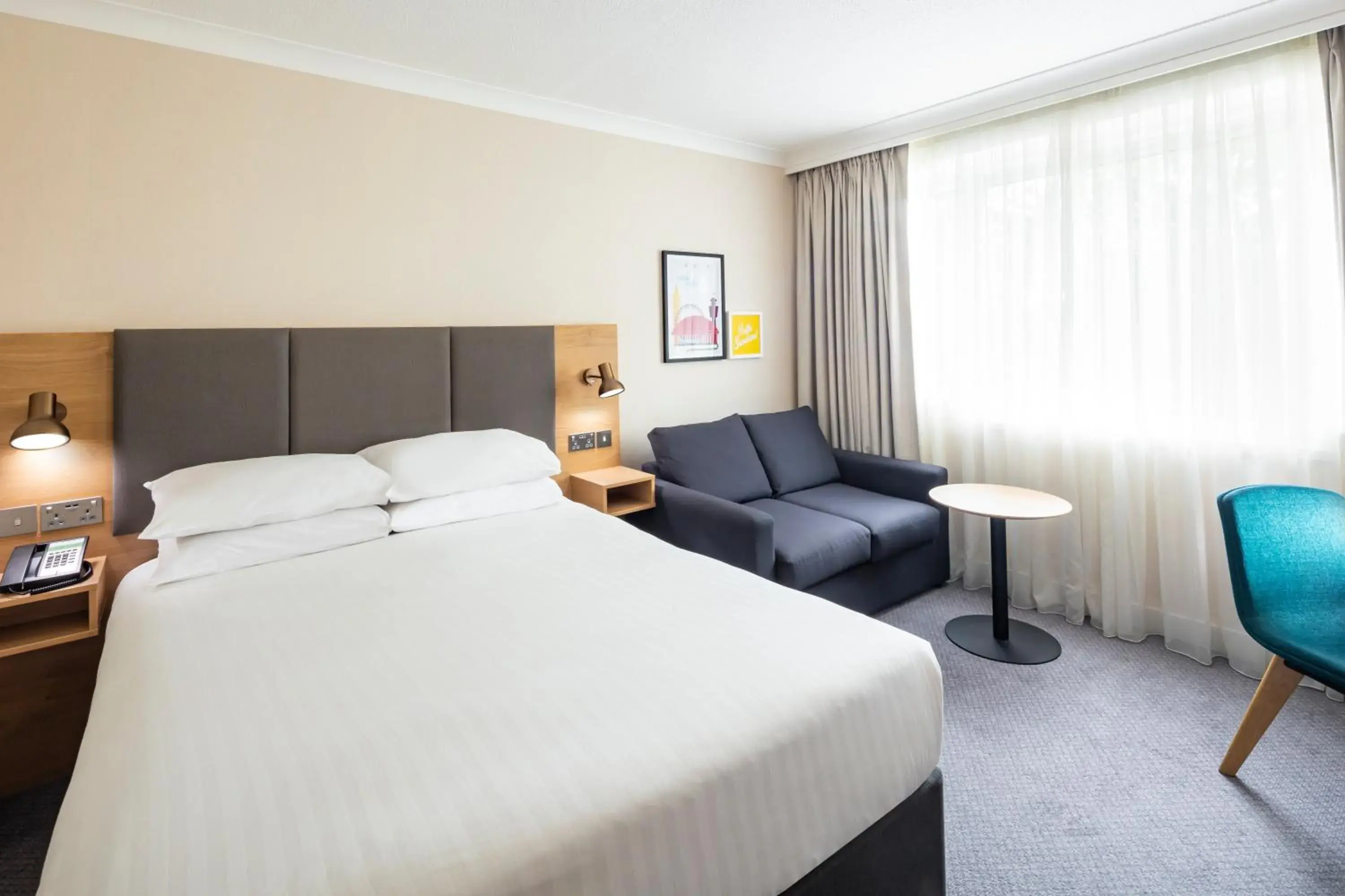 Premium Queen Room in Holiday Inn London - Gatwick Airport by IHG Premium Queen Room in Holiday Inn London - Gatwick Airport by IHG