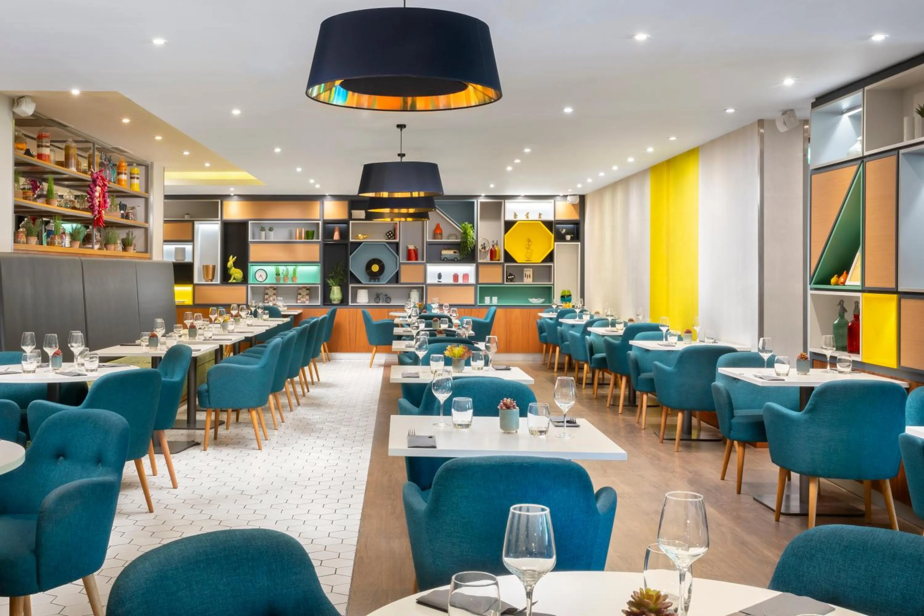 Restaurant/places to eat in Holiday Inn London - Gatwick Airport by IHG