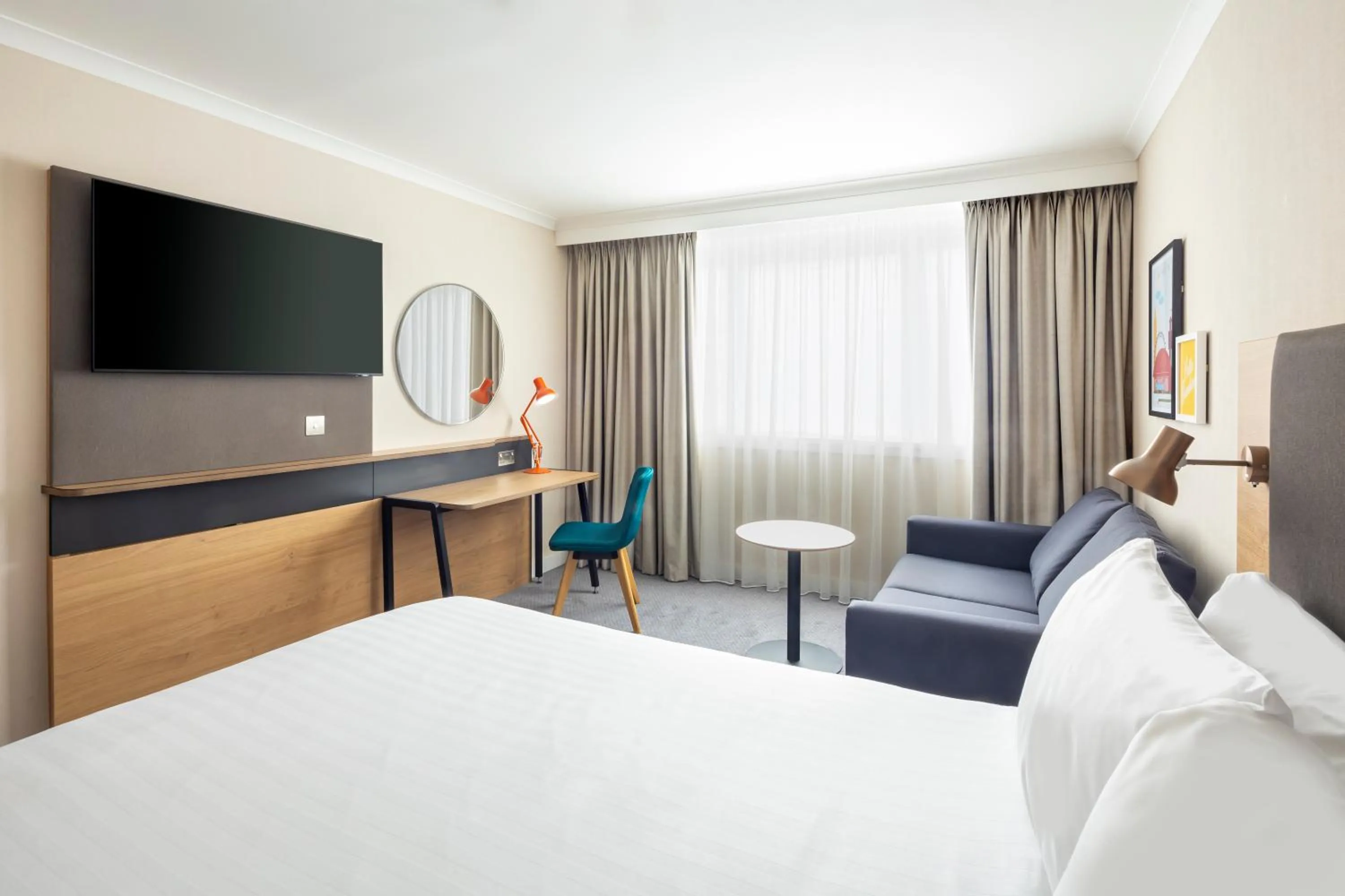 Photo of the whole room, Bed in Holiday Inn London - Gatwick Airport by IHG