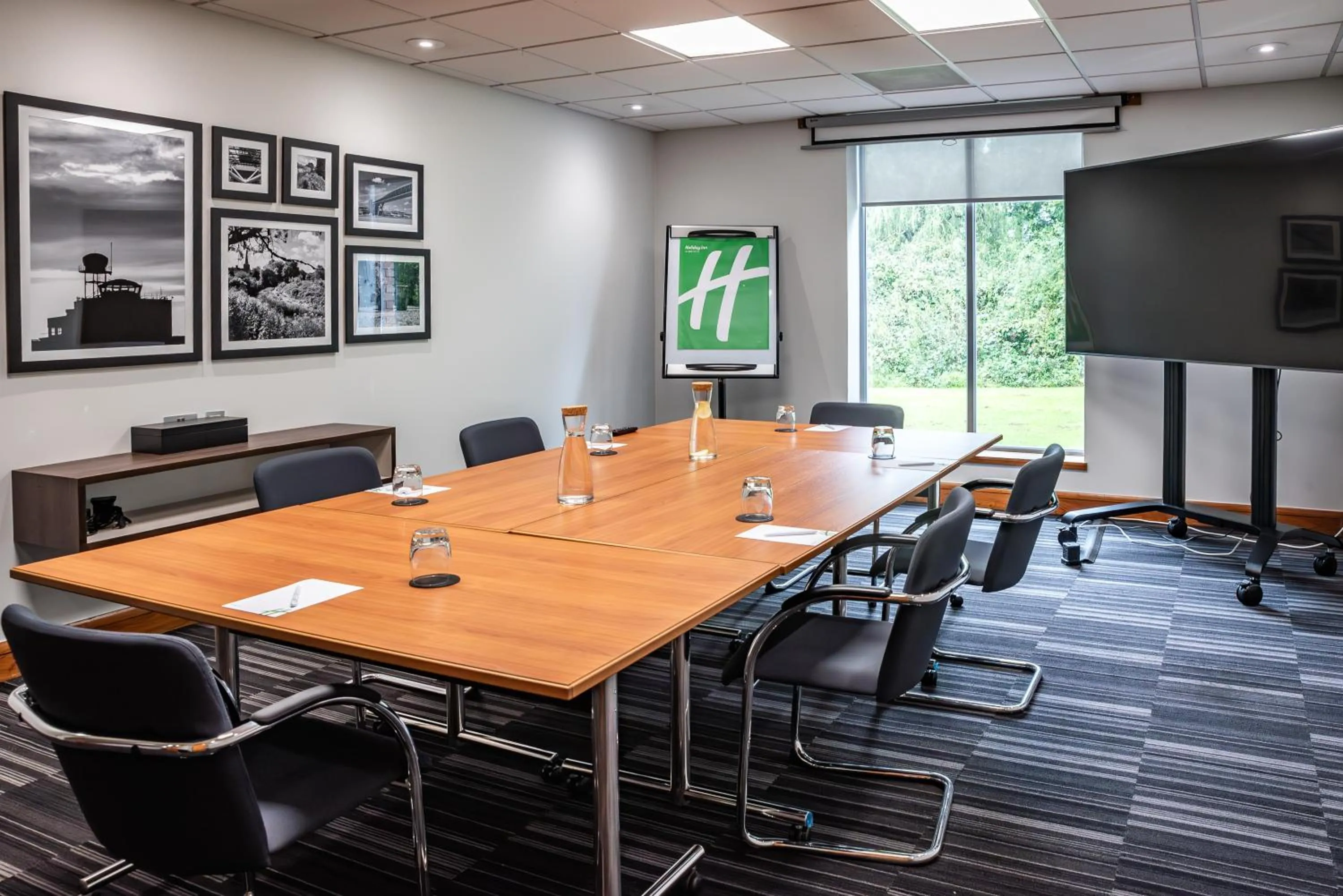 Meeting/conference room in Holiday Inn London - Gatwick Airport by IHG