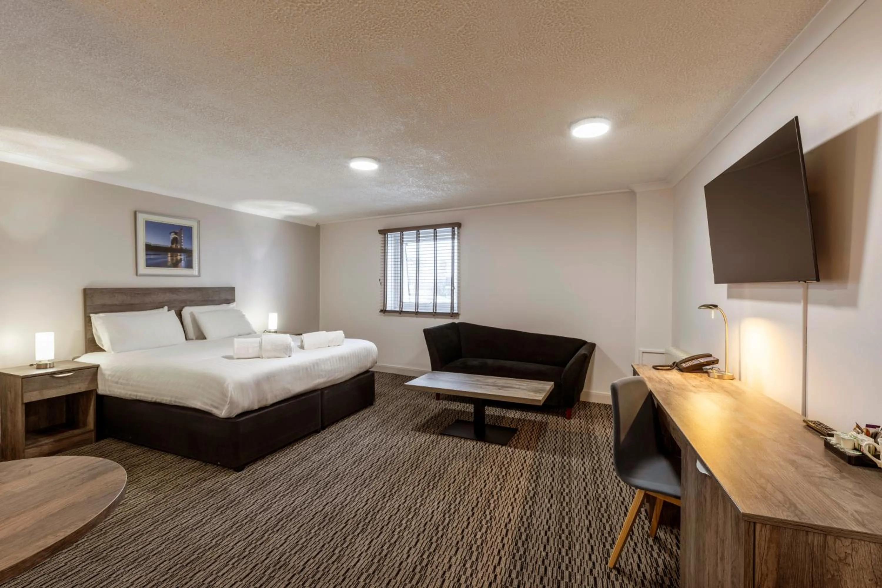 Bedroom, Bed in Copthorne Aberdeen Hotel